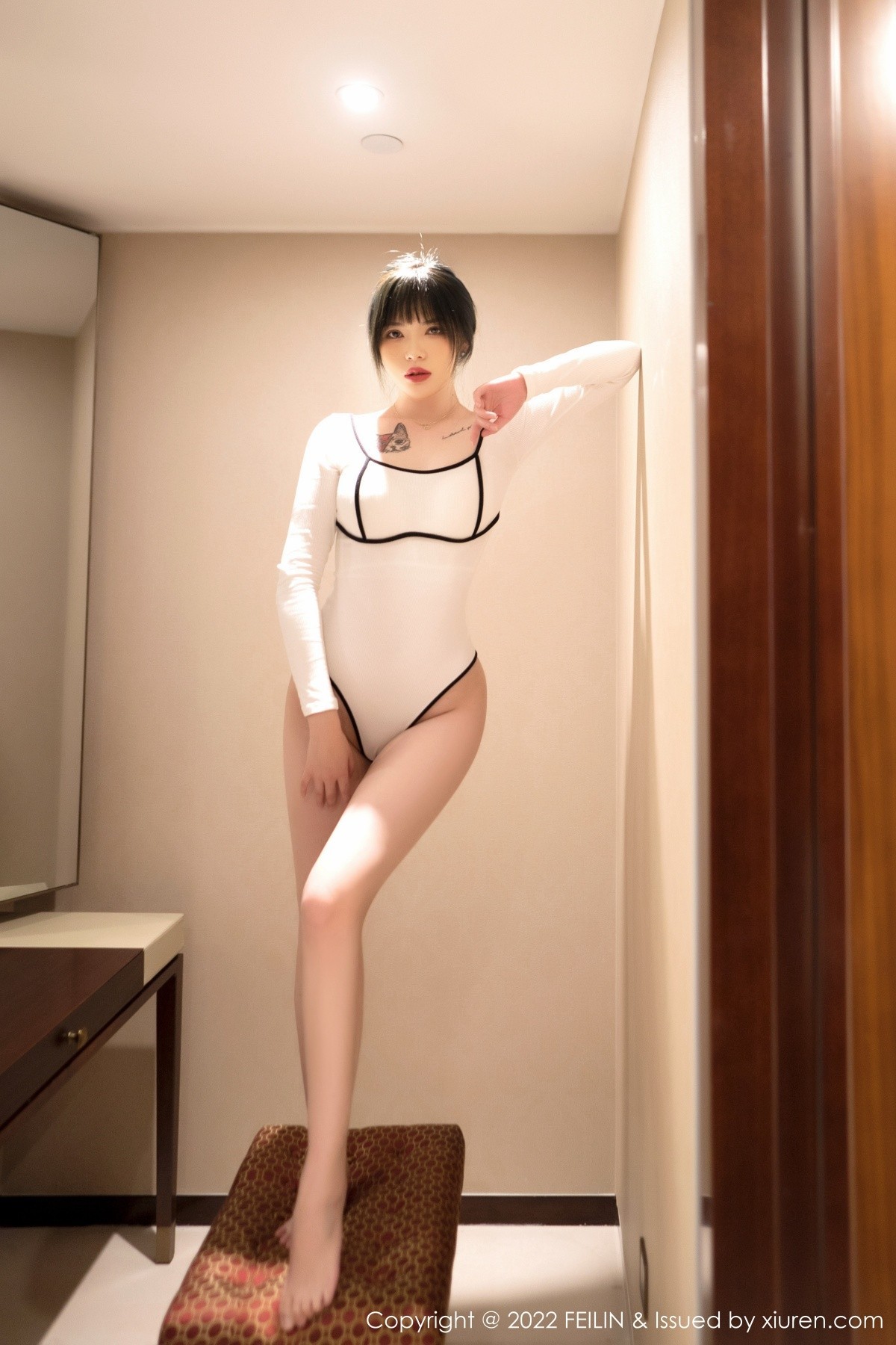 xgyw.top_[FeiLin嗲囡囡]VOL.341_模特Arude薇薇红色露肩连衣裙 白色低胸连体衣秀曼妙身材写真44P