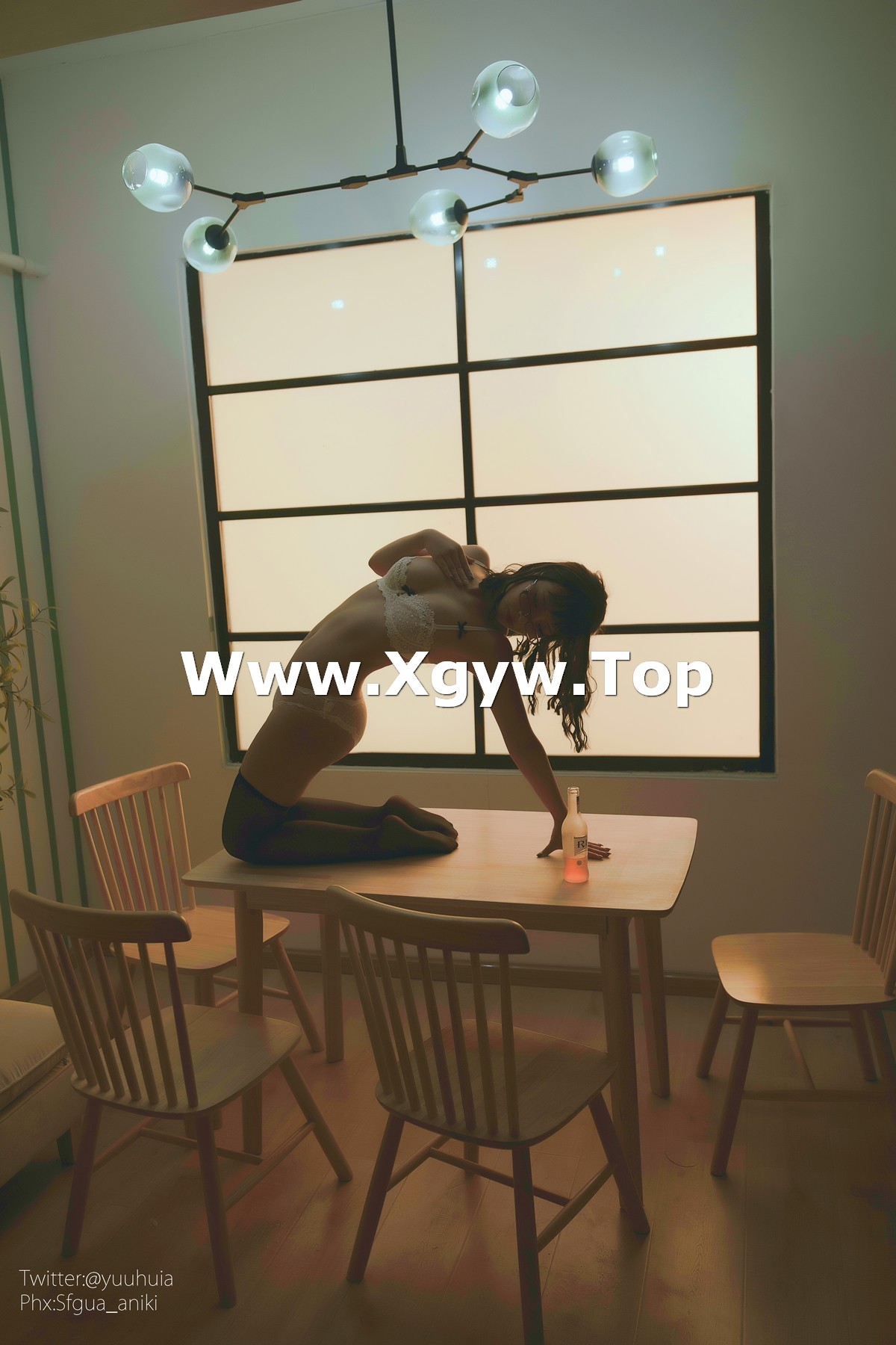 xgyw.top_网络美女yuuhui玉汇宿醉主题私房白色短T配黑短裙半脱露白色蕾丝内衣诱惑写真88P
