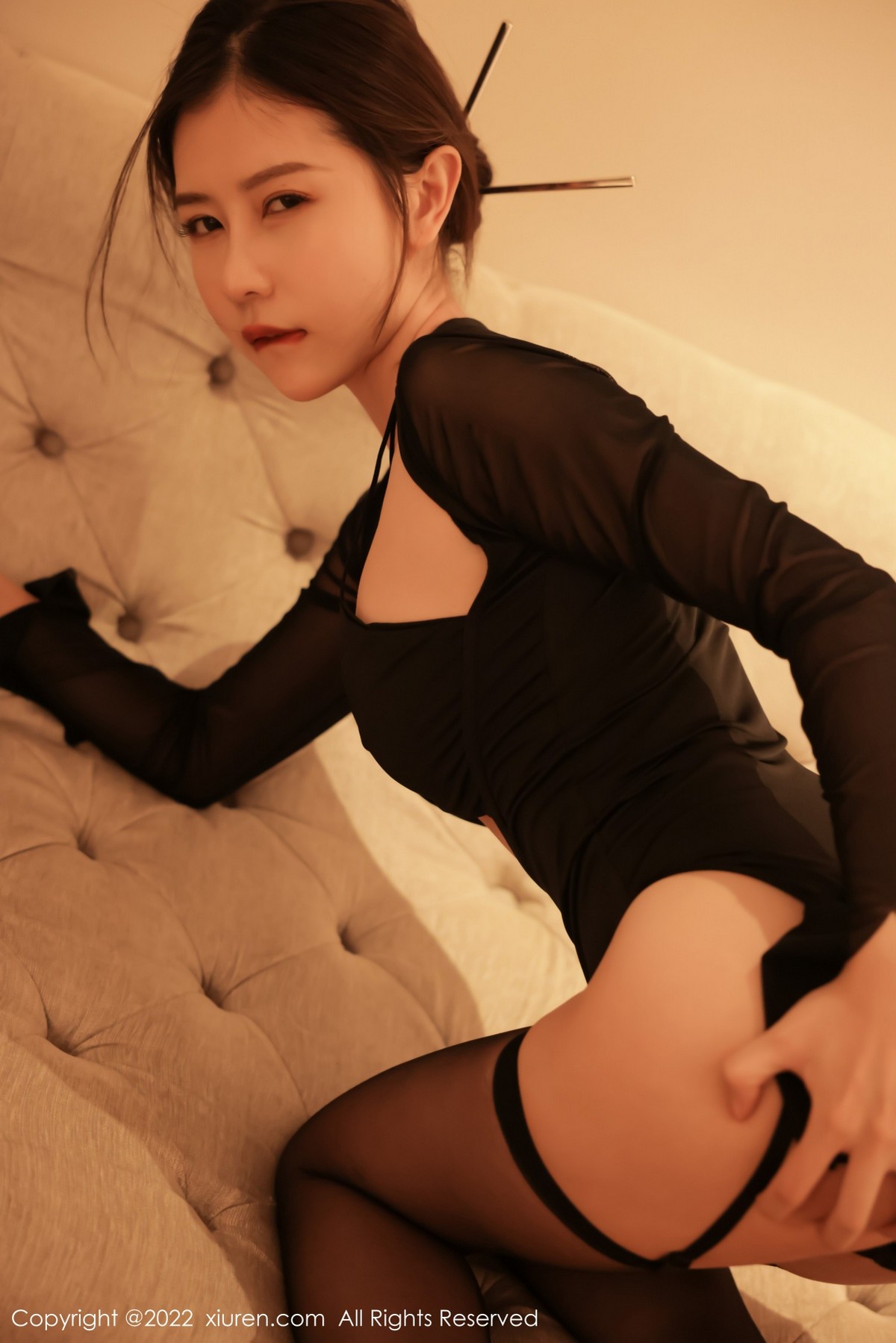 xgyw.top_XiuRen第4768期_模特尹甜甜大理旅拍性感黑色服饰配黑丝吊袜秀完美身材诱惑写真57P