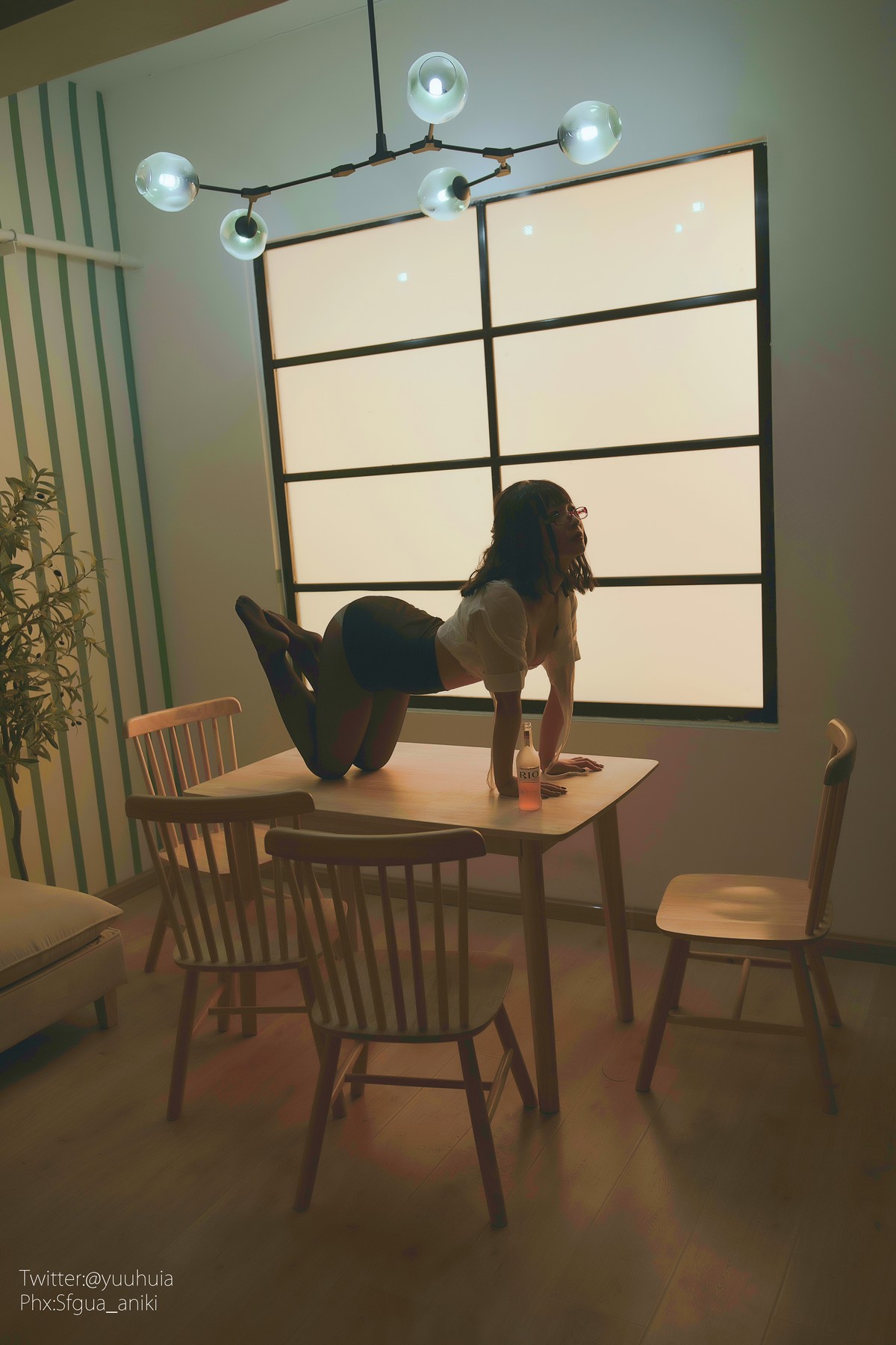 xgyw.top_网络美女yuuhui玉汇宿醉主题私房白色短T配黑短裙半脱露白色蕾丝内衣诱惑写真88P