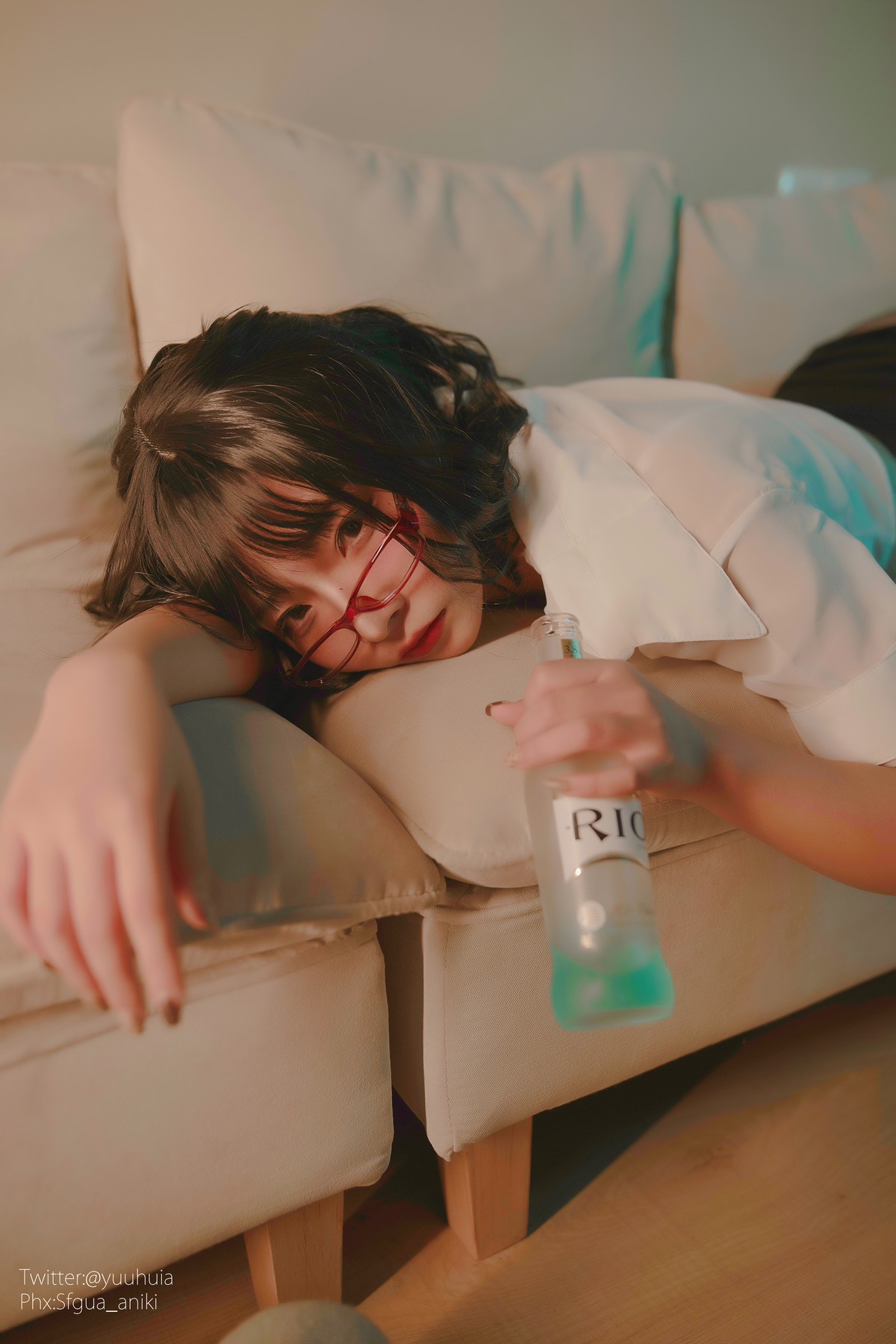 xgyw.top_网络美女yuuhui玉汇宿醉主题私房白色短T配黑短裙半脱露白色蕾丝内衣诱惑写真88P