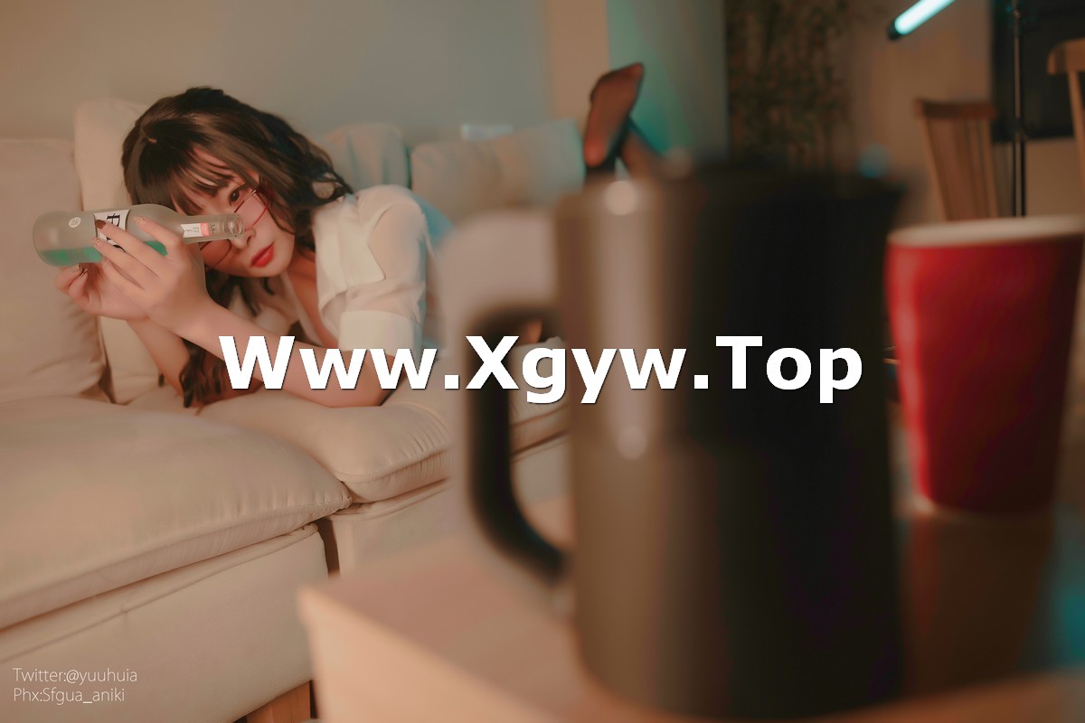 xgyw.top_网络美女yuuhui玉汇宿醉主题私房白色短T配黑短裙半脱露白色蕾丝内衣诱惑写真88P