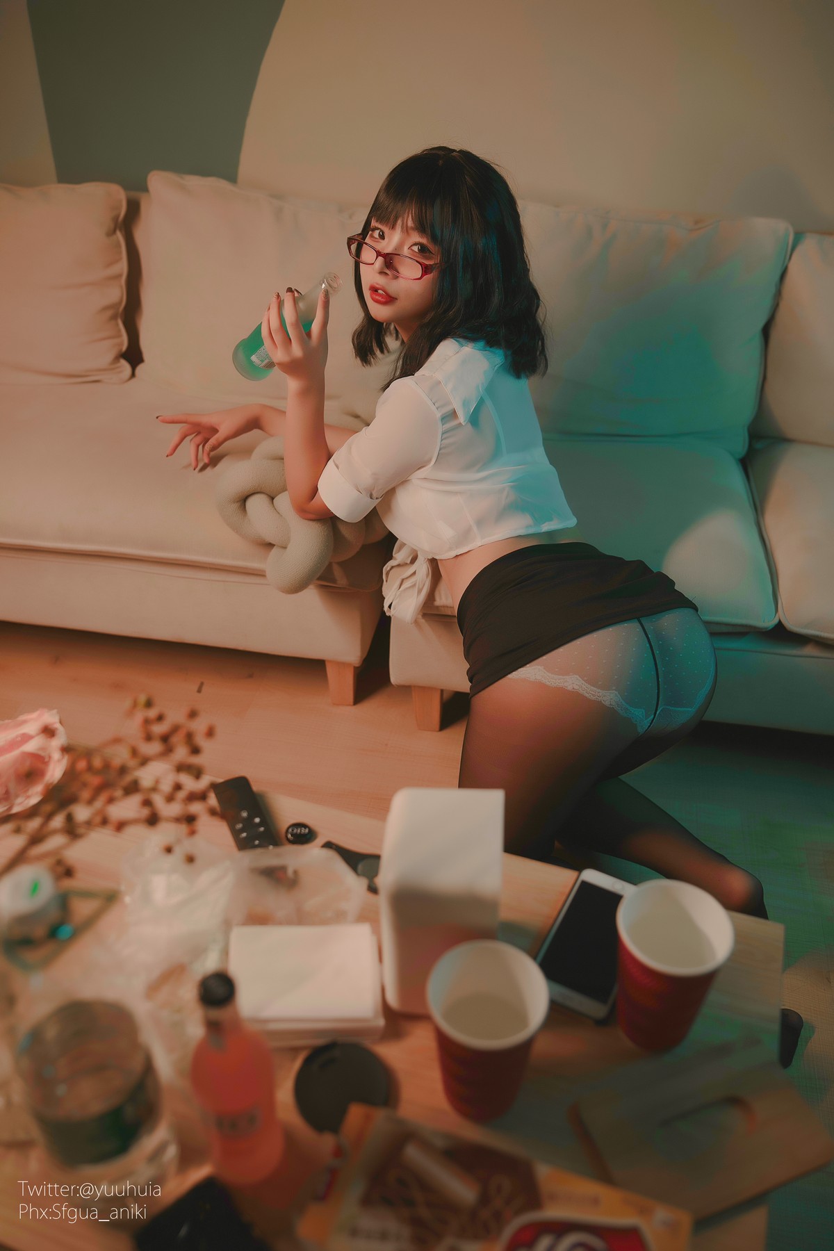 xgyw.top_网络美女yuuhui玉汇宿醉主题私房白色短T配黑短裙半脱露白色蕾丝内衣诱惑写真88P