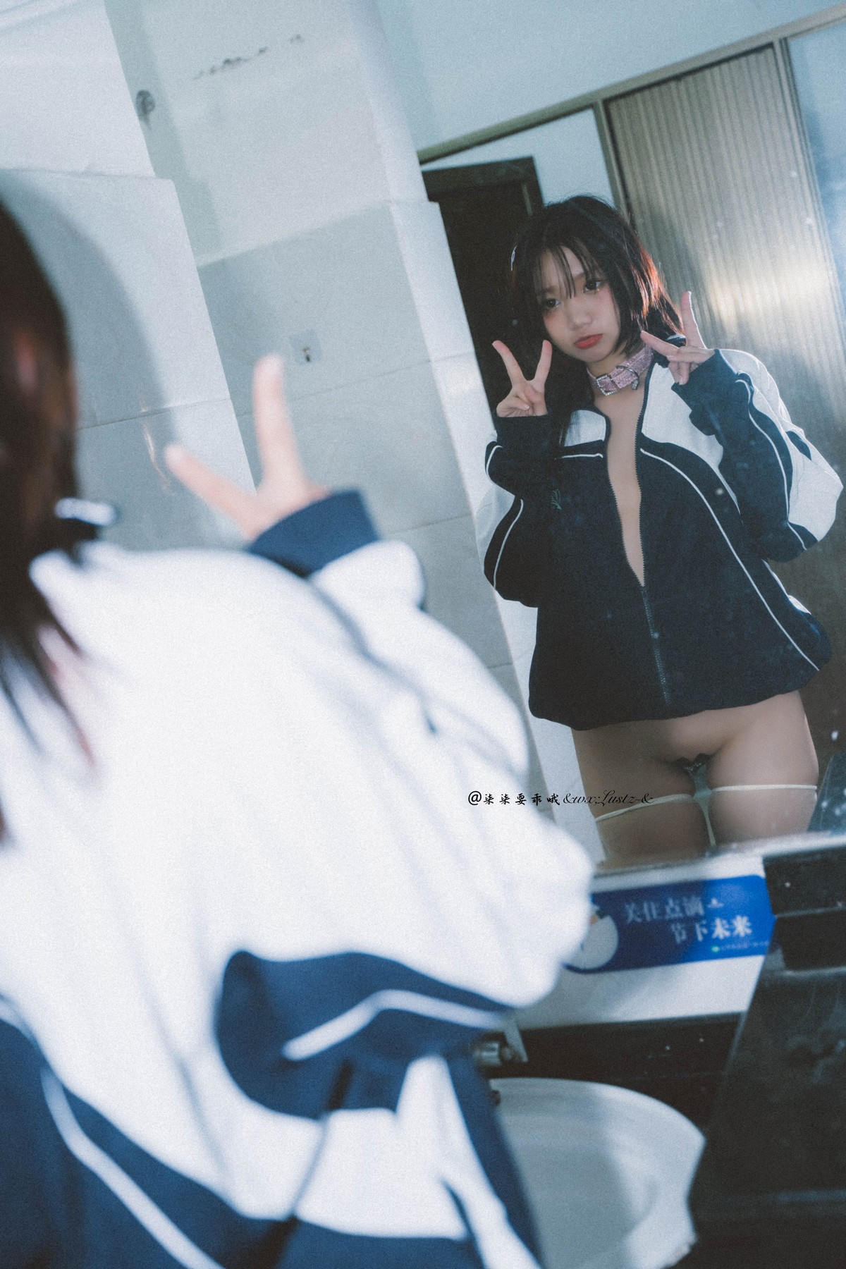 xgyw.top_动漫博主柒柒要乖哦校服主题性感校服大尺度全脱露火辣身材遮点极致诱惑写真42P