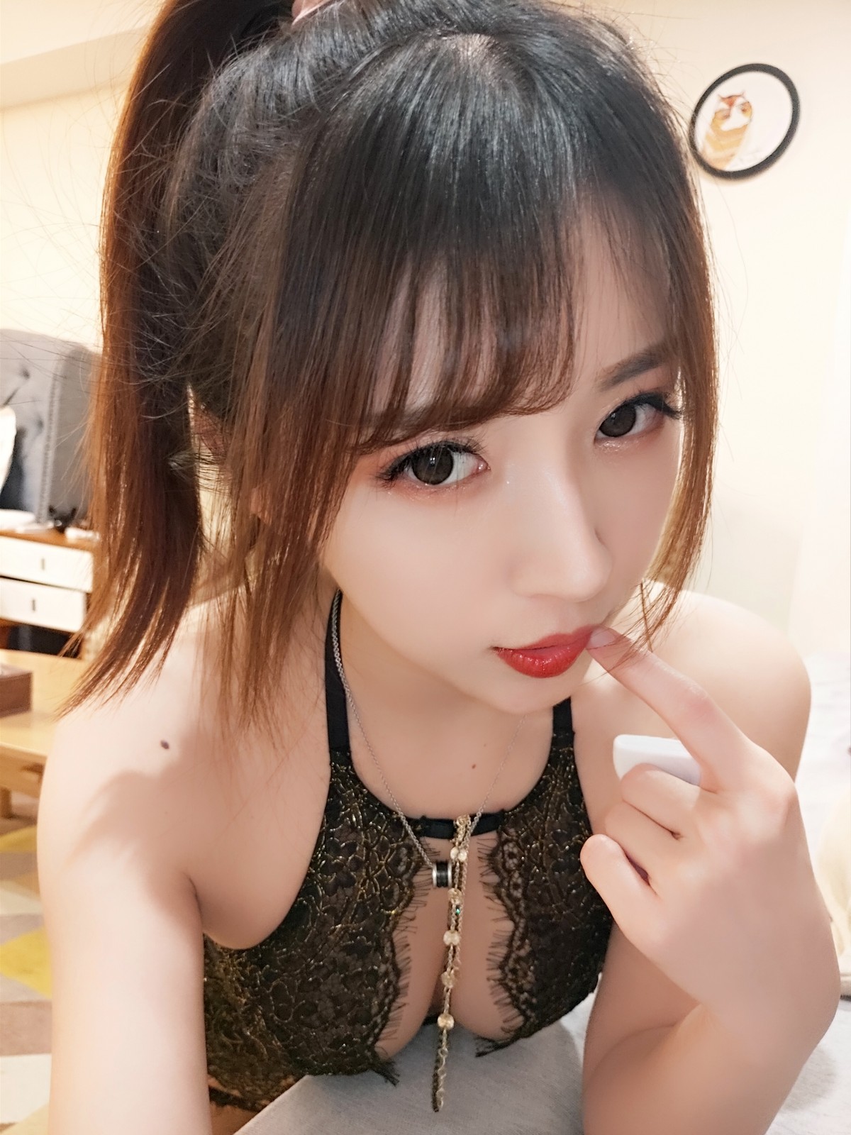 xgyw.top_斗鱼主播小女巫露娜蕾丝亮钻黑色长筒主题私房性感黑色蕾丝内衣迷人诱惑写真40P