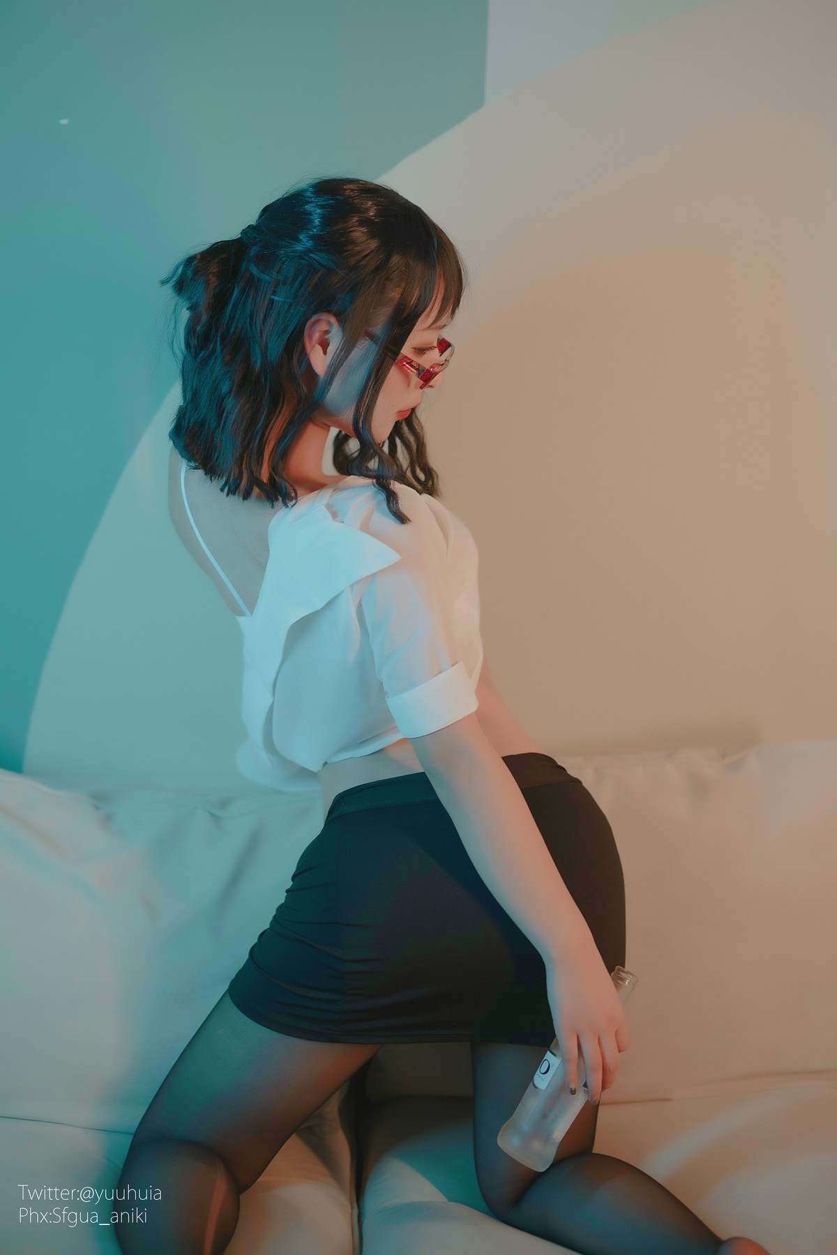 xgyw.top_网络美女yuuhui玉汇宿醉主题私房白色短T配黑短裙半脱露白色蕾丝内衣诱惑写真88P