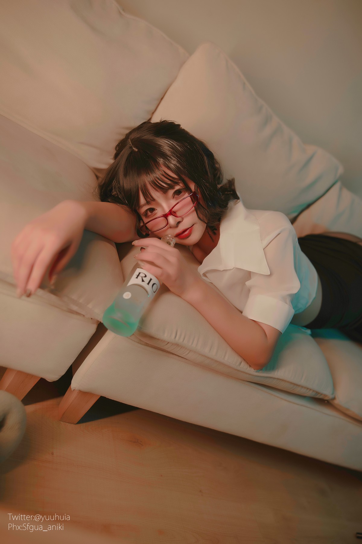 xgyw.top_网络美女yuuhui玉汇宿醉主题私房白色短T配黑短裙半脱露白色蕾丝内衣诱惑写真88P