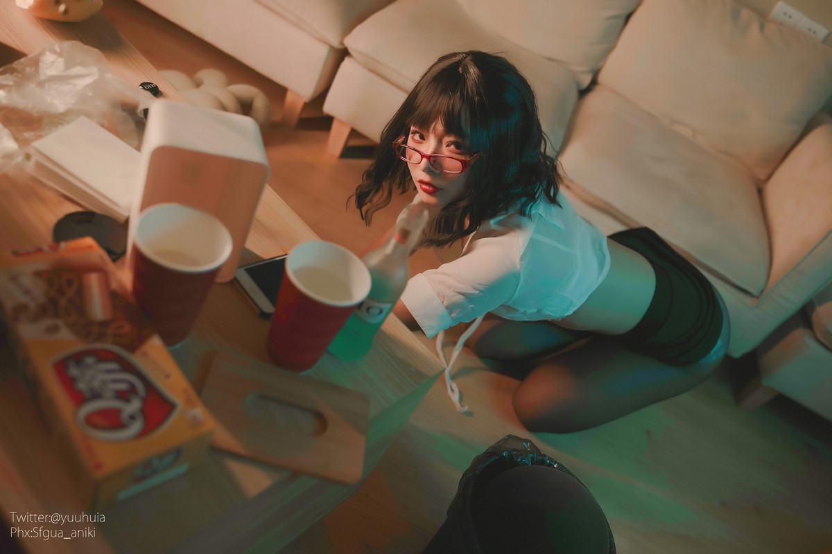 xgyw.top_网络美女yuuhui玉汇宿醉主题私房白色短T配黑短裙半脱露白色蕾丝内衣诱惑写真88P