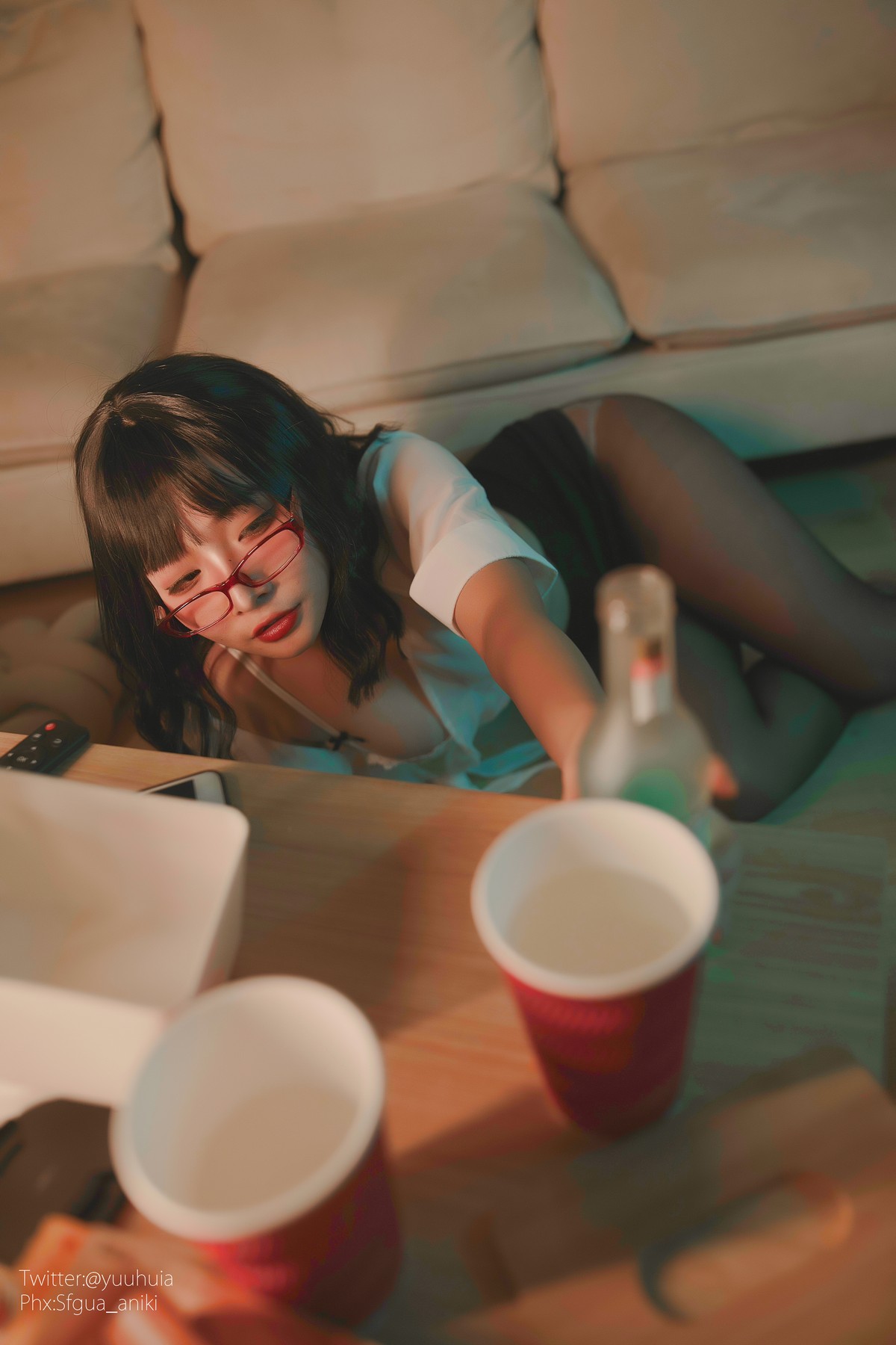 xgyw.top_网络美女yuuhui玉汇宿醉主题私房白色短T配黑短裙半脱露白色蕾丝内衣诱惑写真88P