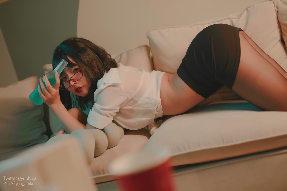 xgyw.top_网络美女yuuhui玉汇宿醉主题私房白色短T配黑短裙半脱露白色蕾丝内衣诱惑写真88P