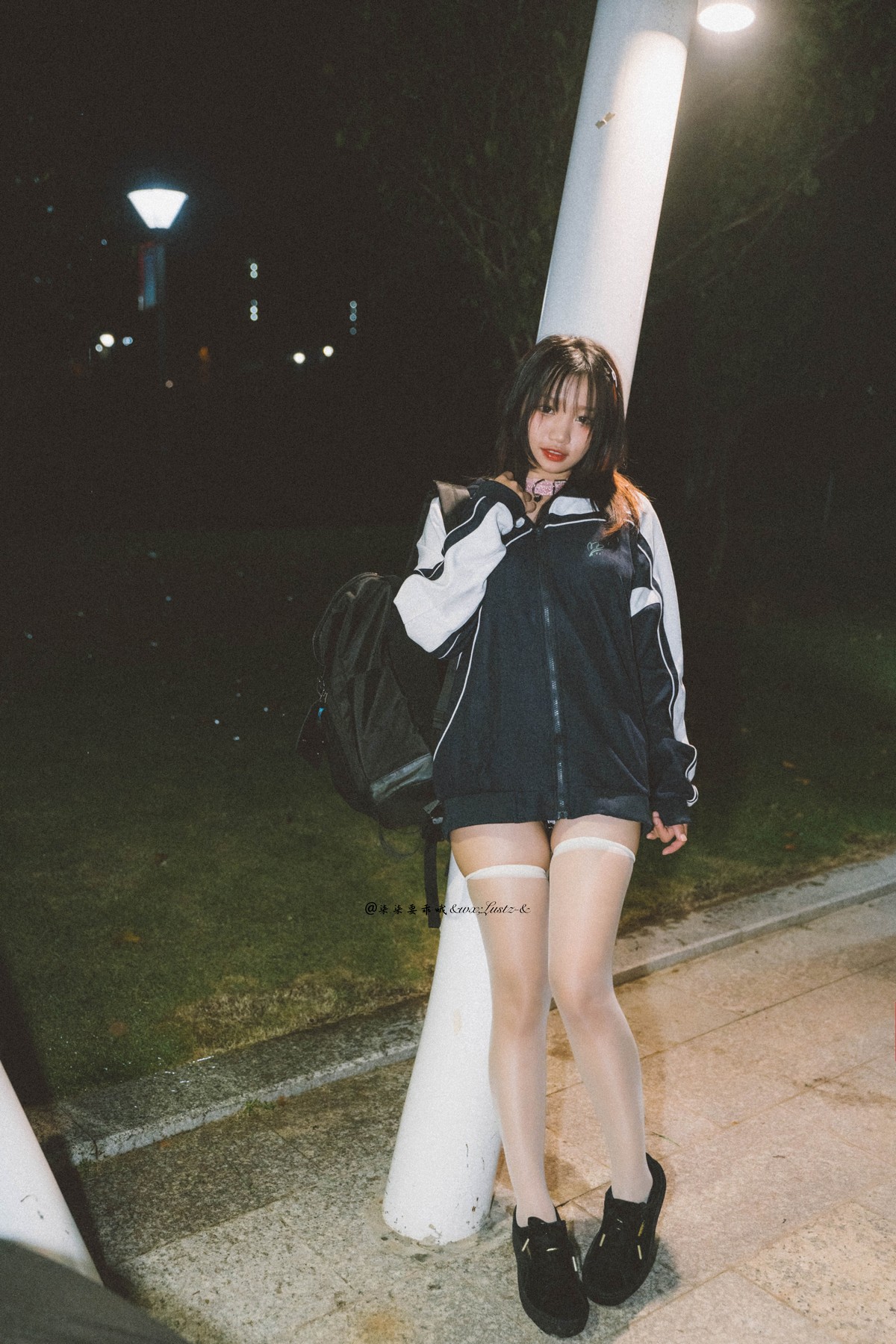 xgyw.top_动漫博主柒柒要乖哦校服主题性感校服大尺度全脱露火辣身材遮点极致诱惑写真42P