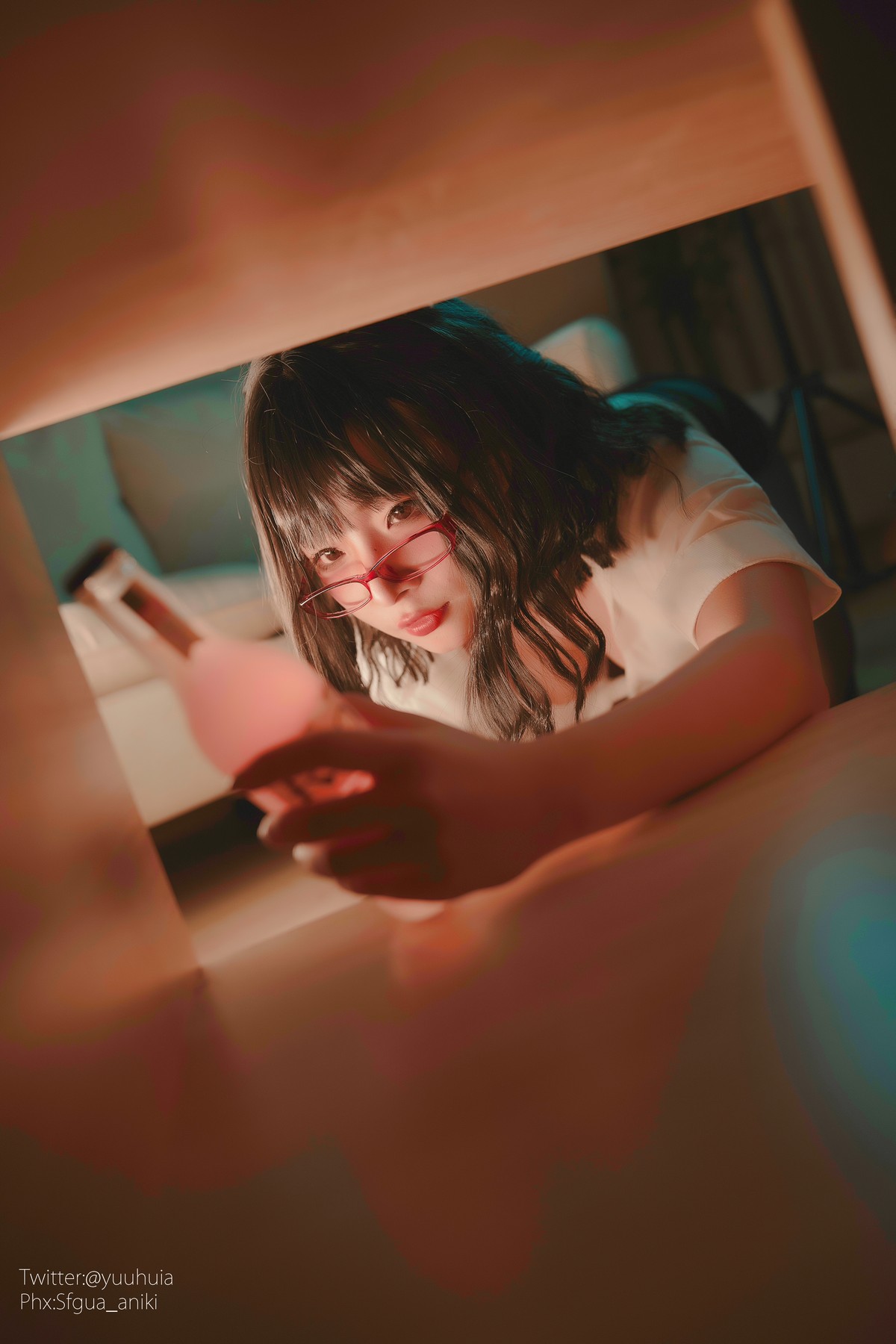 xgyw.top_网络美女yuuhui玉汇宿醉主题私房白色短T配黑短裙半脱露白色蕾丝内衣诱惑写真88P
