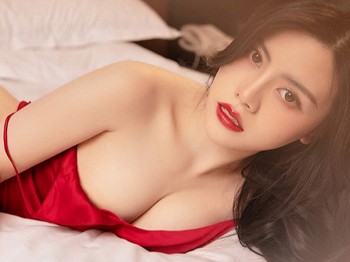 [YouMi尤蜜]Vol.787_车模白甜私人床上性感红色吊裙半脱露豪乳扑克遮点骚扰写真40P