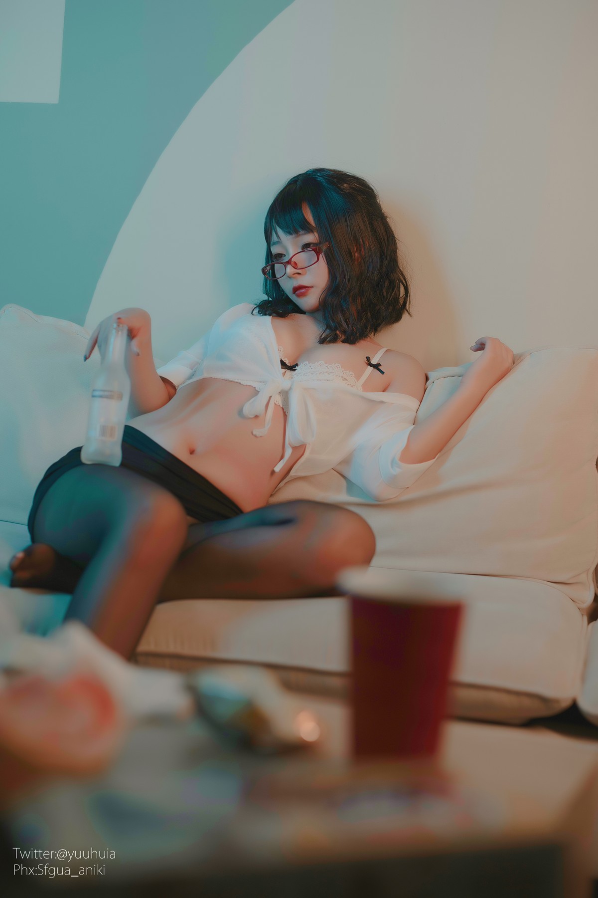 xgyw.top_网络美女yuuhui玉汇宿醉主题私房白色短T配黑短裙半脱露白色蕾丝内衣诱惑写真88P