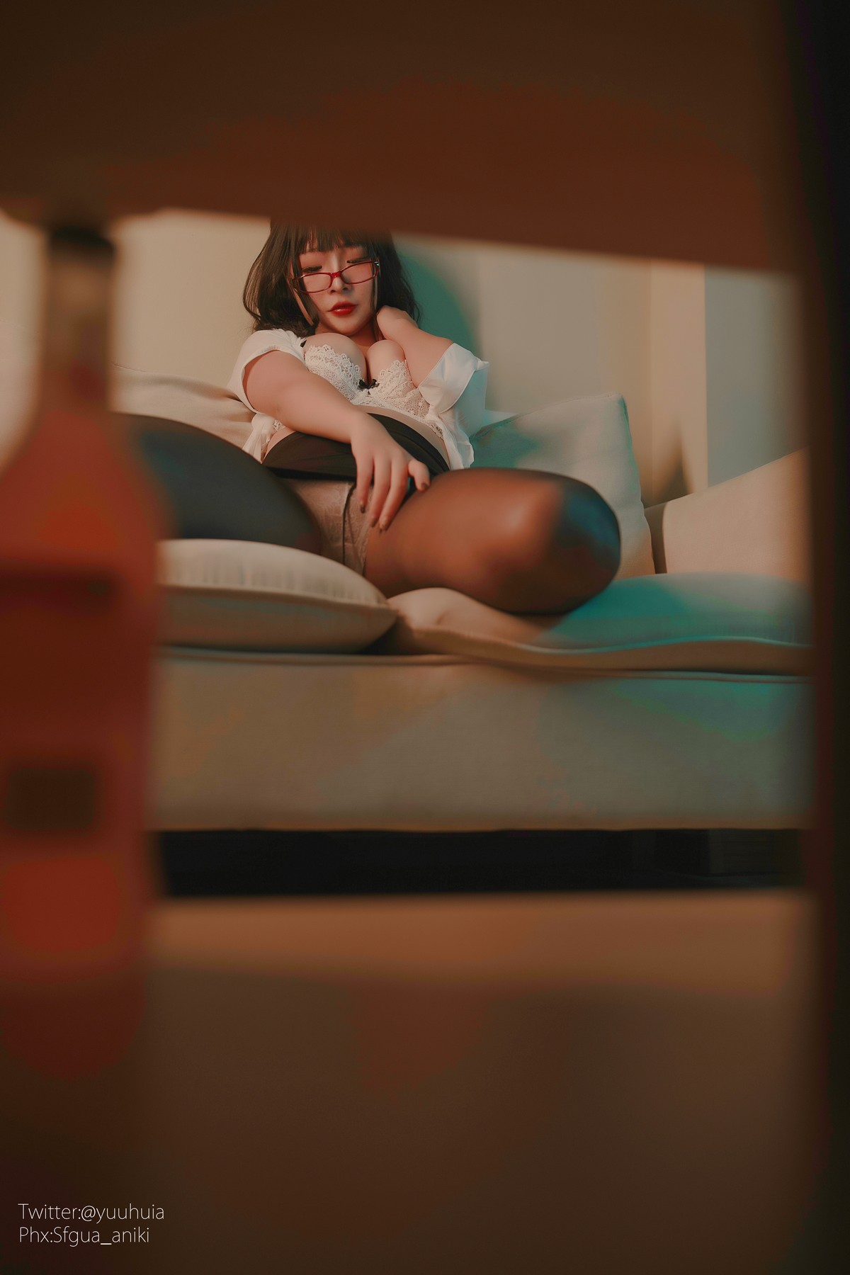 xgyw.top_网络美女yuuhui玉汇宿醉主题私房白色短T配黑短裙半脱露白色蕾丝内衣诱惑写真88P