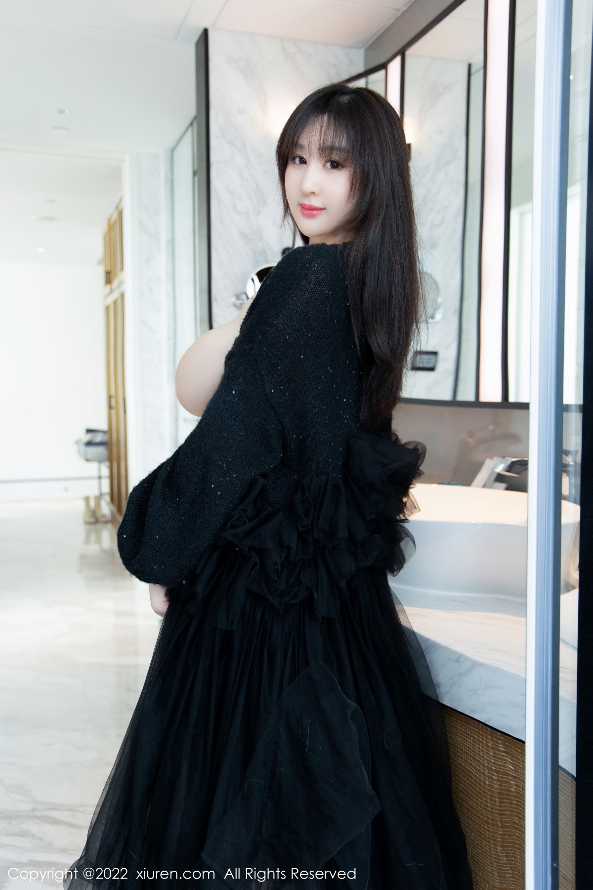 xgyw.top_XiuRen第4765期_新人王俪丁小宝贝私房床上半脱露粉红内衣秀惹火身材诱惑写真54P