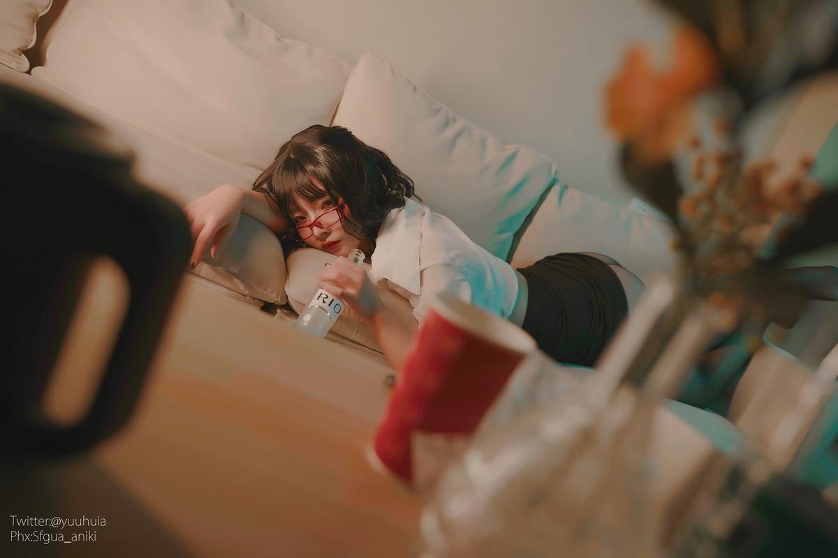xgyw.top_网络美女yuuhui玉汇宿醉主题私房白色短T配黑短裙半脱露白色蕾丝内衣诱惑写真88P