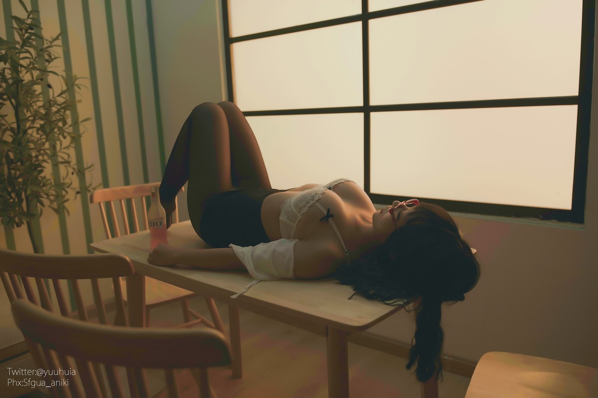 xgyw.top_网络美女yuuhui玉汇宿醉主题私房白色短T配黑短裙半脱露白色蕾丝内衣诱惑写真88P
