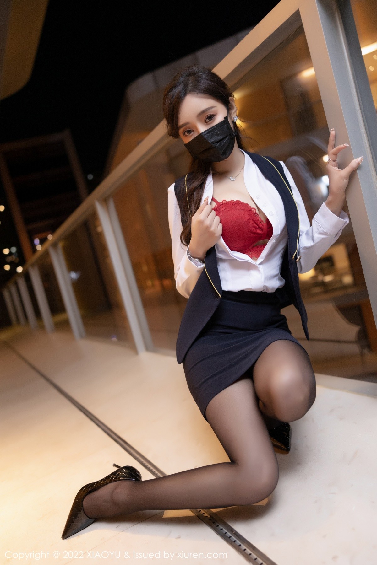 xgyw.top_[XiaoYu画语界]Vol.743_女神王馨瑶yanni惠州旅拍脱职业套装露红色蕾丝内衣诱惑写真75P