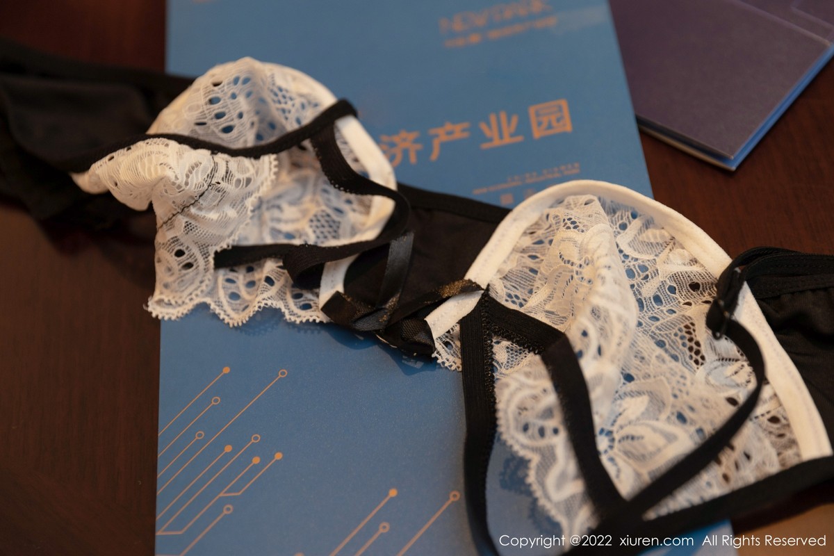 xgyw.top_XiuRen第4775期_女神王雨纯私房浴室性感黑白蕾丝服饰配蕾丝吊袜撩人诱惑写真49P