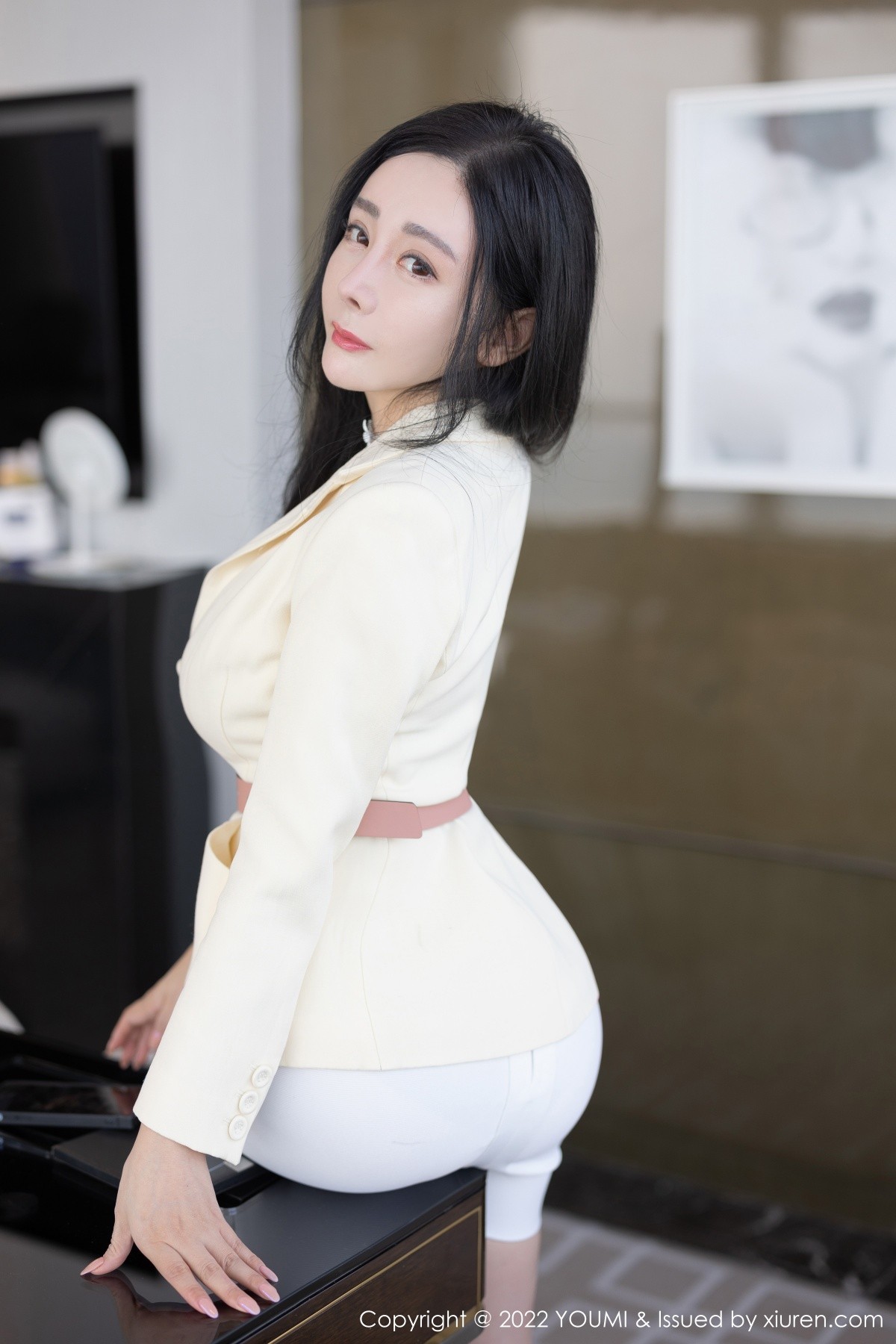 xgyw.top_[YouMi尤蜜荟]Vol.769_模特允爾私房半脱性感职业装露蕾丝内衣开档肉丝撩人诱惑写真61P