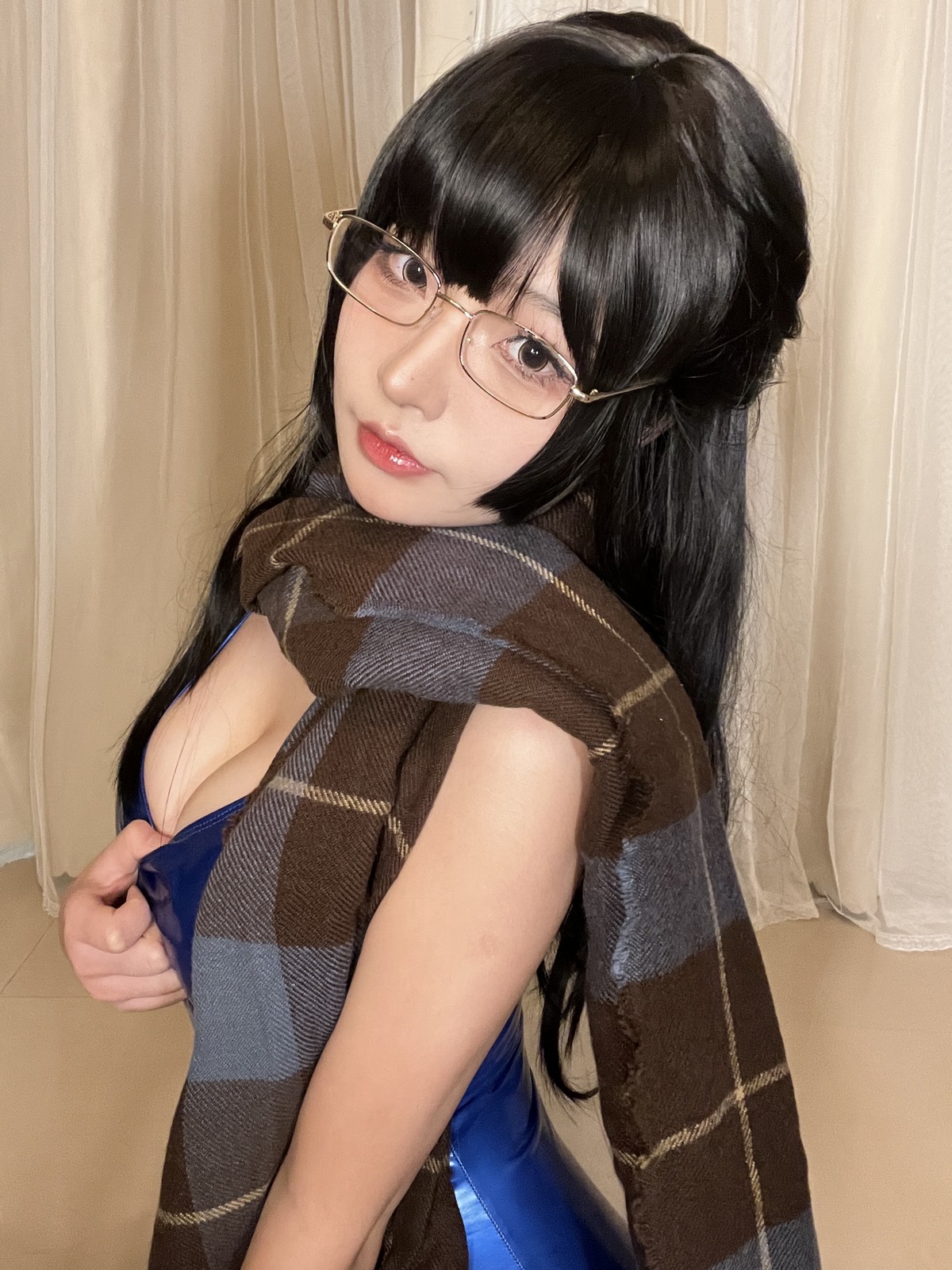 xgyw.top_网络美女yuuhui玉汇游泳部学姐主题性感深V皮质连体泳装秀完美身材诱惑写真30P