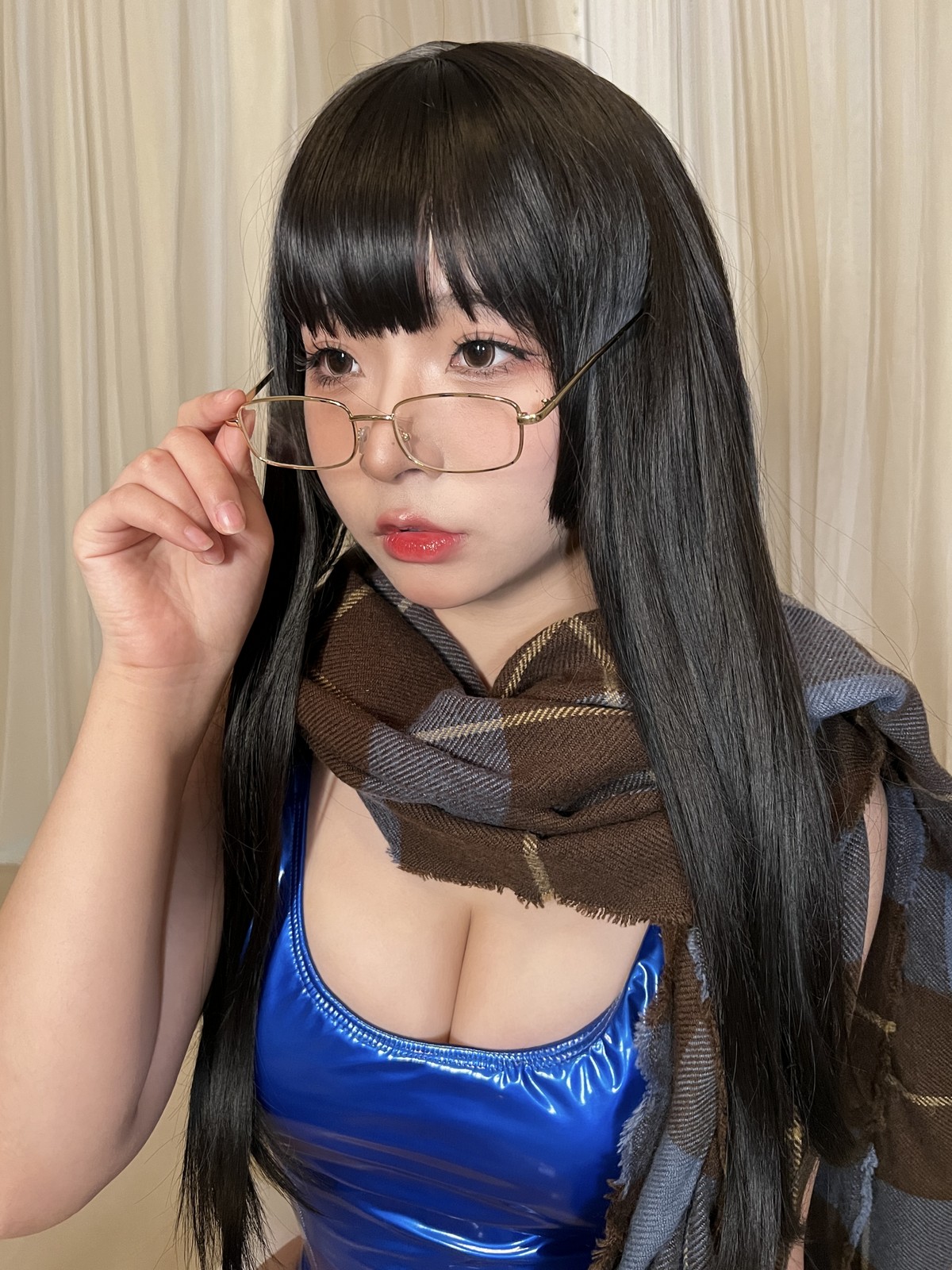 xgyw.top_网络美女yuuhui玉汇游泳部学姐主题性感深V皮质连体泳装秀完美身材诱惑写真30P