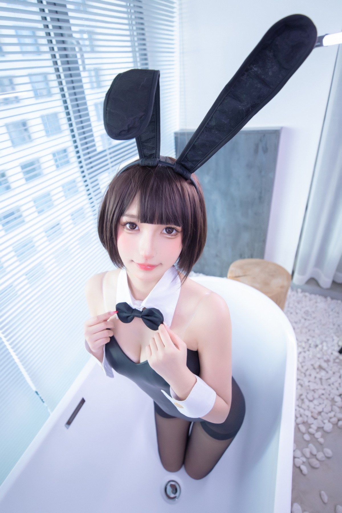 xgyw.top_萝莉美女神楽坂真冬兔女郎与钢管主题低胸连体衣配黑丝裤袜秀完美身材诱惑写真150P