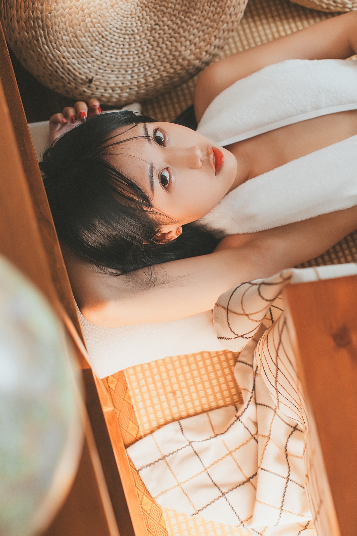 xgyw.top_阳光美少女萌芽儿o0少女午后主题私房性感白衬衣配齐逼牛仔短裤惹火诱惑写真40P