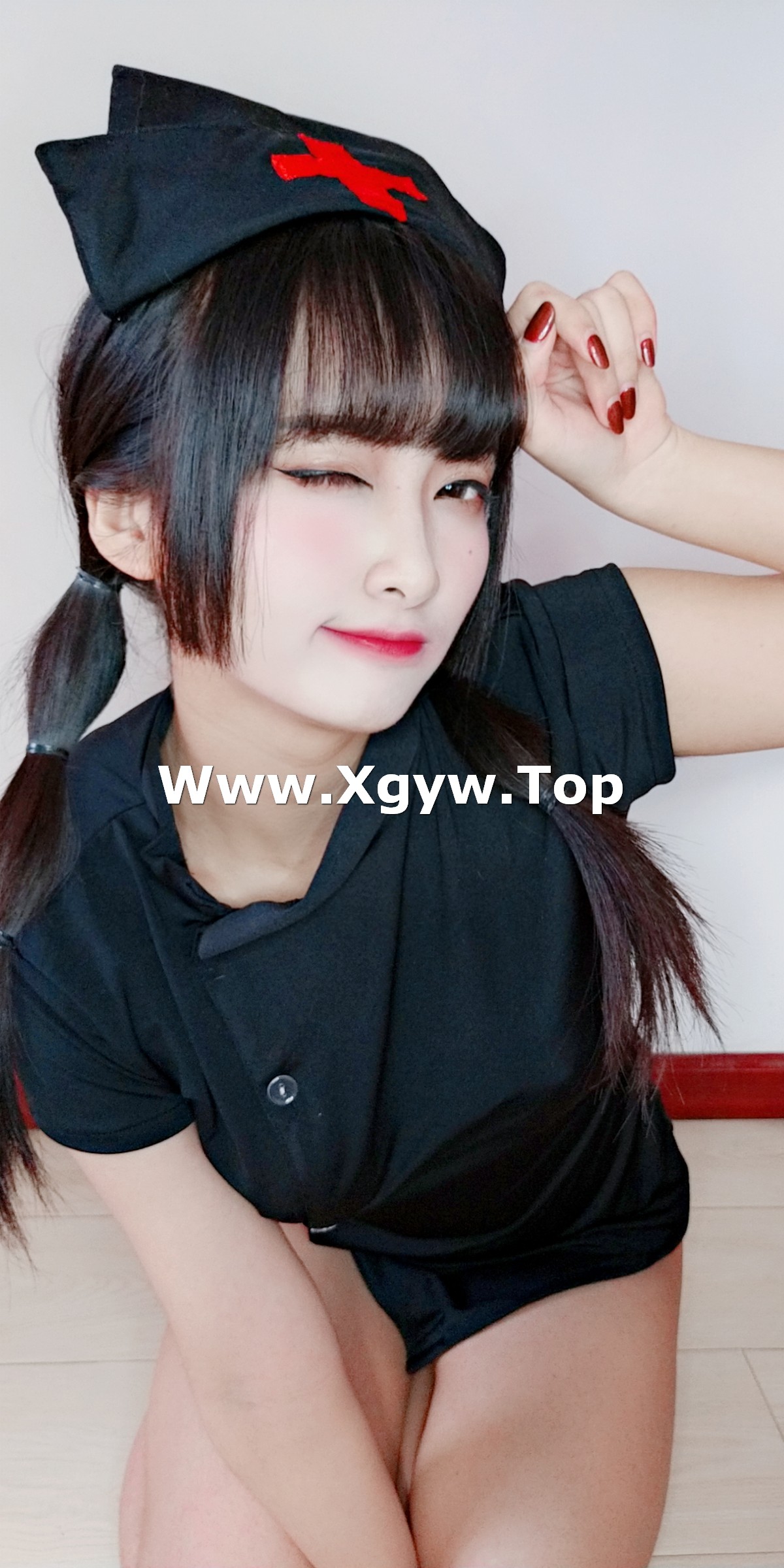 xgyw.top_动漫博主洛璃LoLiSAMA情人节小护士主题黑色服饰半脱露丁字裤秀翘臀诱惑写真90P