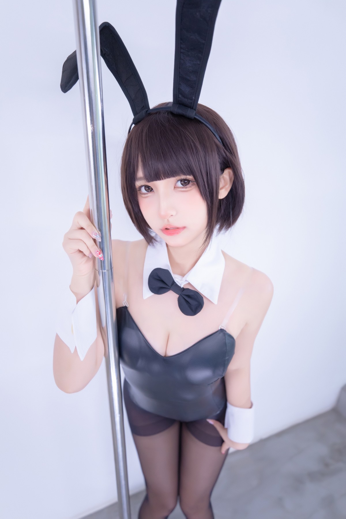xgyw.top_萝莉美女神楽坂真冬兔女郎与钢管主题低胸连体衣配黑丝裤袜秀完美身材诱惑写真150P