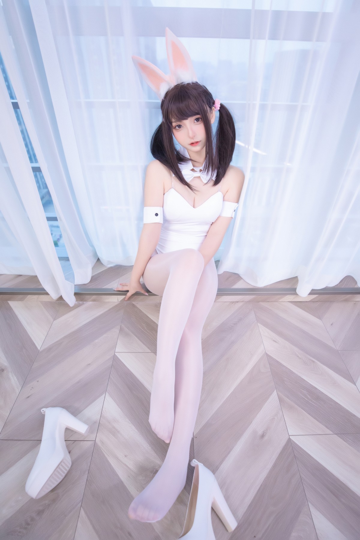 xgyw.top_萝莉美女神楽坂真冬兔女郎与钢管主题低胸连体衣配黑丝裤袜秀完美身材诱惑写真150P