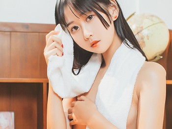 阳光美少女萌芽儿o0少女午后主题私人性感白衬衣配齐逼牛仔短裤惹火骚扰写真40P