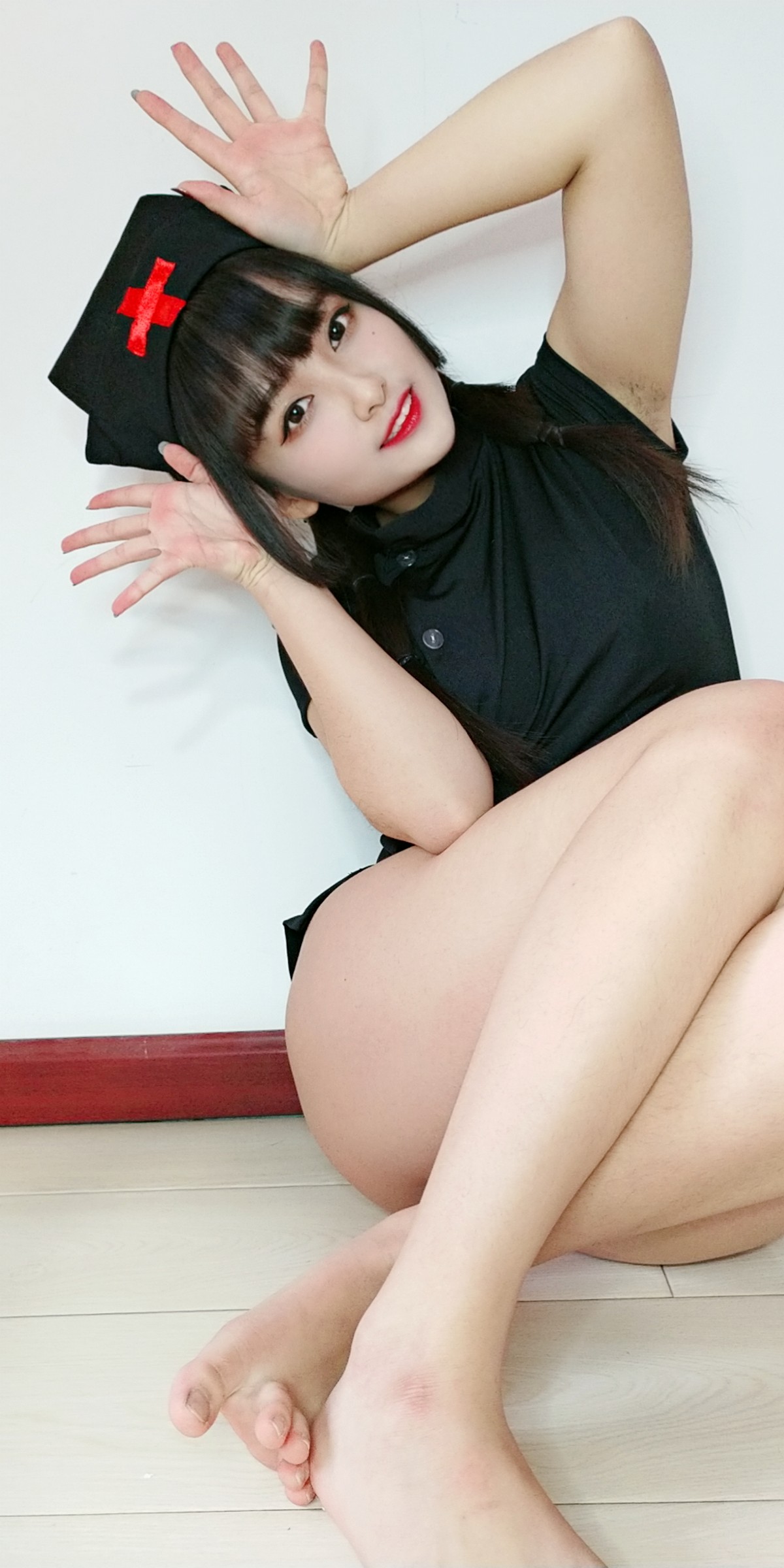xgyw.top_动漫博主洛璃LoLiSAMA情人节小护士主题黑色服饰半脱露丁字裤秀翘臀诱惑写真90P