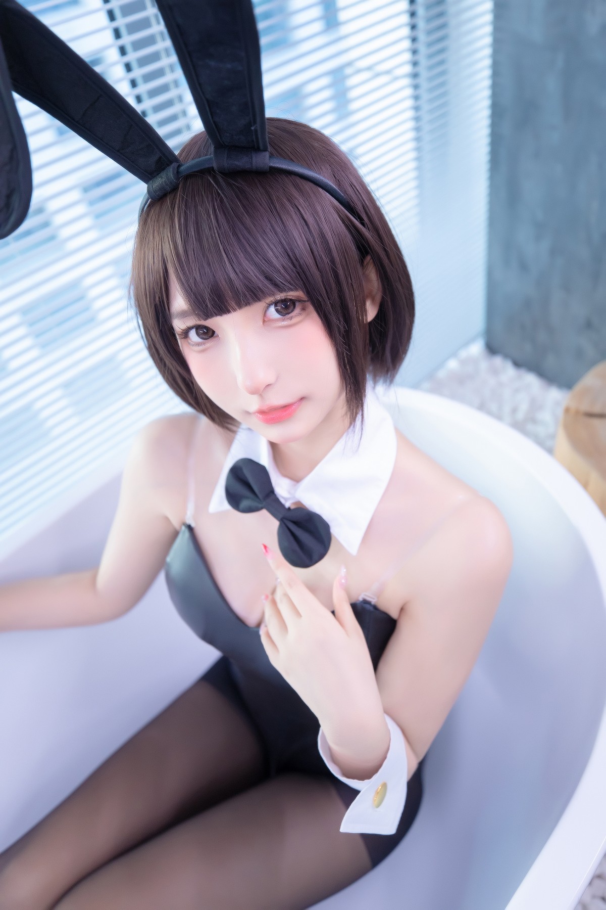 xgyw.top_萝莉美女神楽坂真冬兔女郎与钢管主题低胸连体衣配黑丝裤袜秀完美身材诱惑写真150P