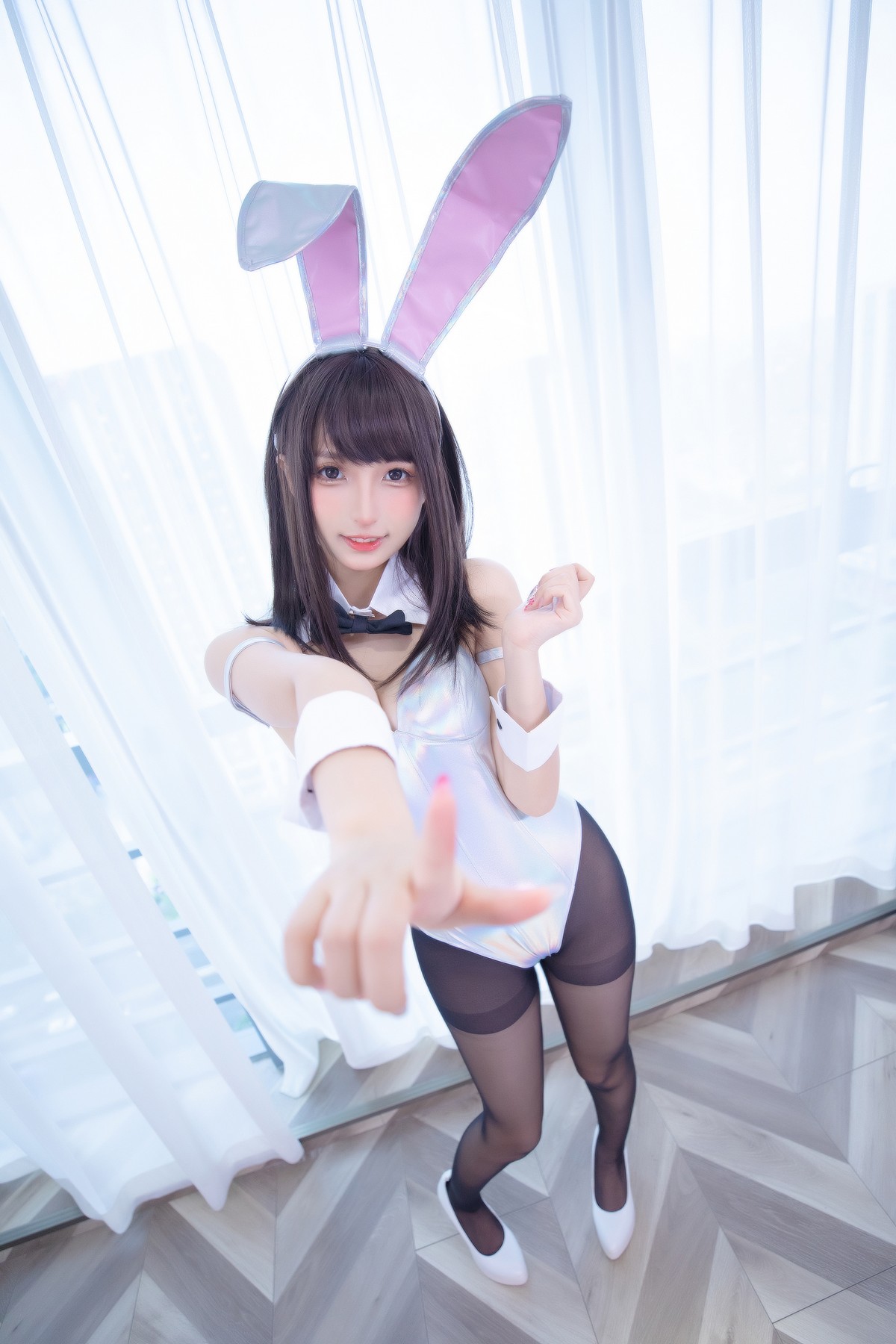 xgyw.top_萝莉美女神楽坂真冬兔女郎与钢管主题低胸连体衣配黑丝裤袜秀完美身材诱惑写真150P