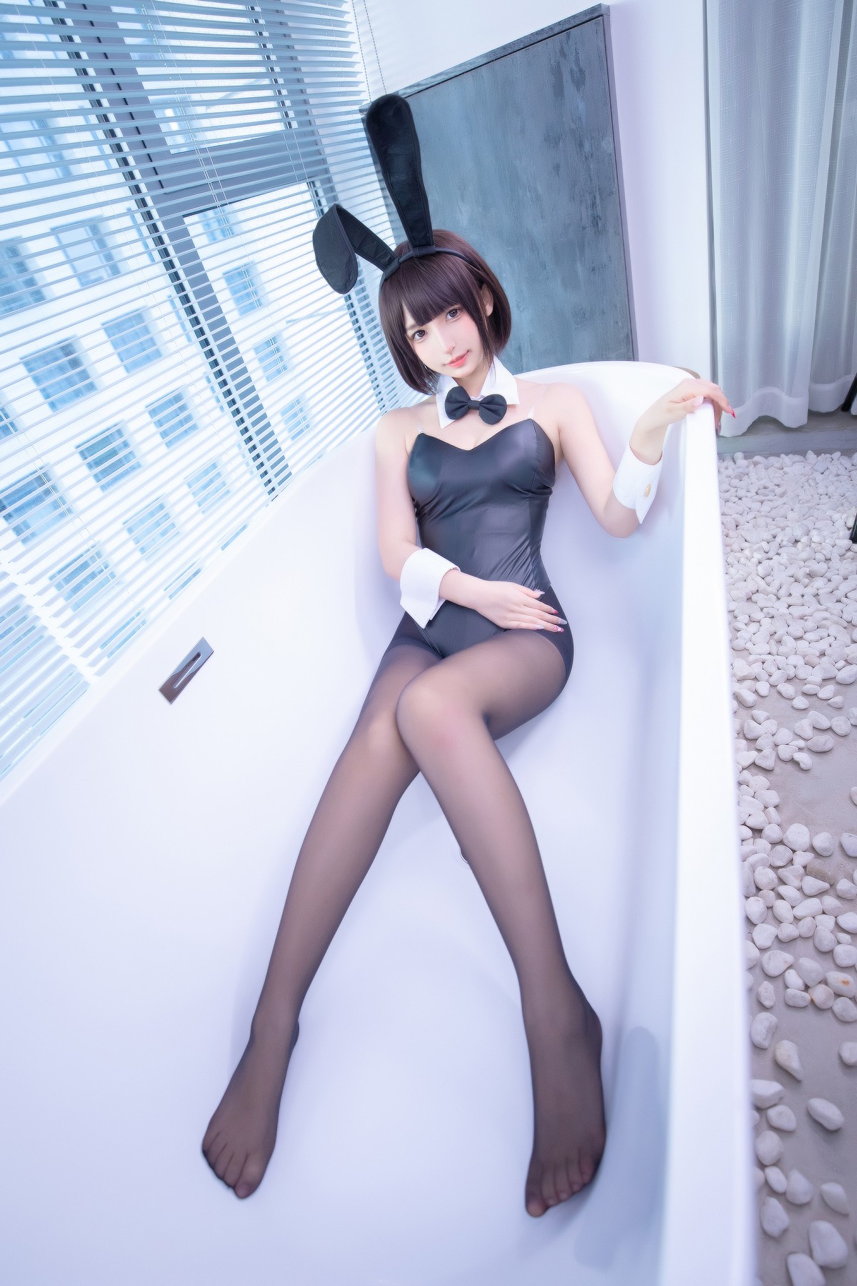 xgyw.top_萝莉美女神楽坂真冬兔女郎与钢管主题低胸连体衣配黑丝裤袜秀完美身材诱惑写真150P