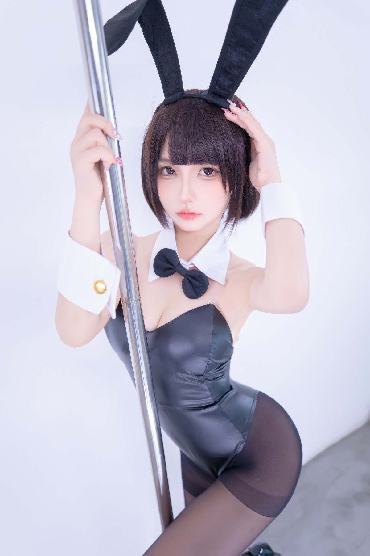 xgyw.top_萝莉美女神楽坂真冬兔女郎与钢管主题低胸连体衣配黑丝裤袜秀完美身材诱惑写真150P