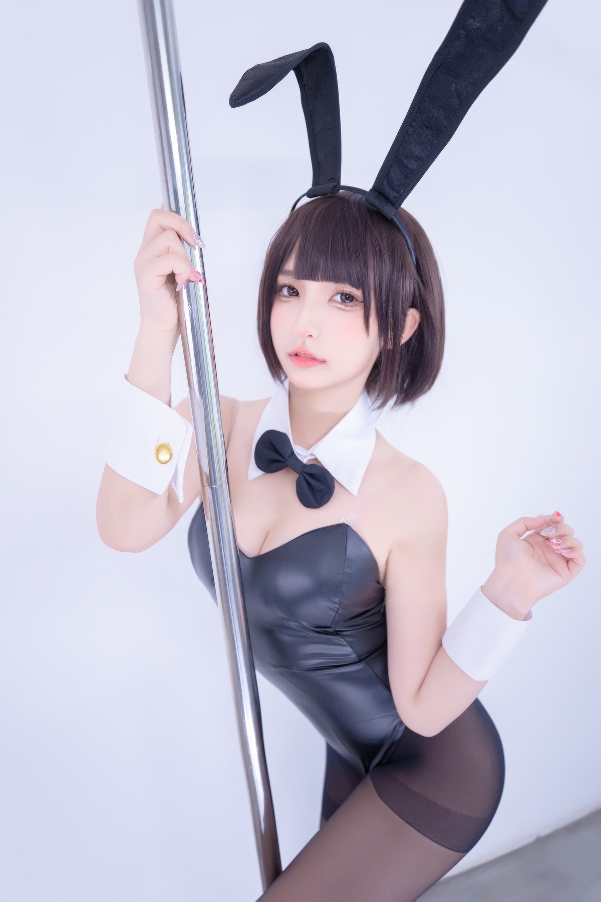 xgyw.top_萝莉美女神楽坂真冬兔女郎与钢管主题低胸连体衣配黑丝裤袜秀完美身材诱惑写真150P