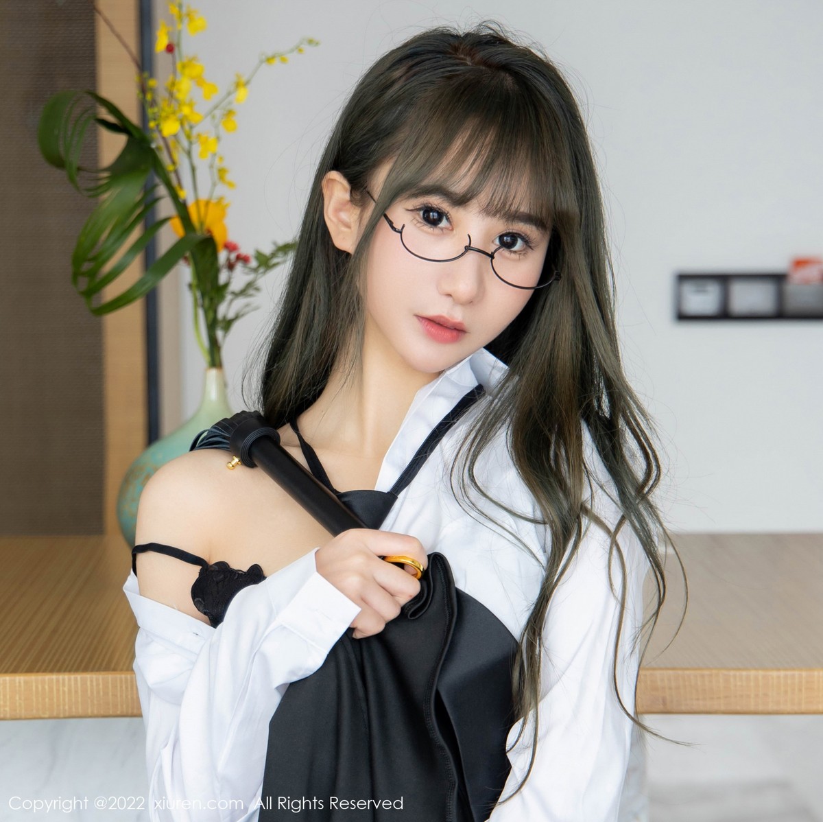 xgyw.top_XiuRen第4789期_女神小果冻儿性感白色T恤配黑短裙半脱露蕾丝内衣极致魅惑写真71P