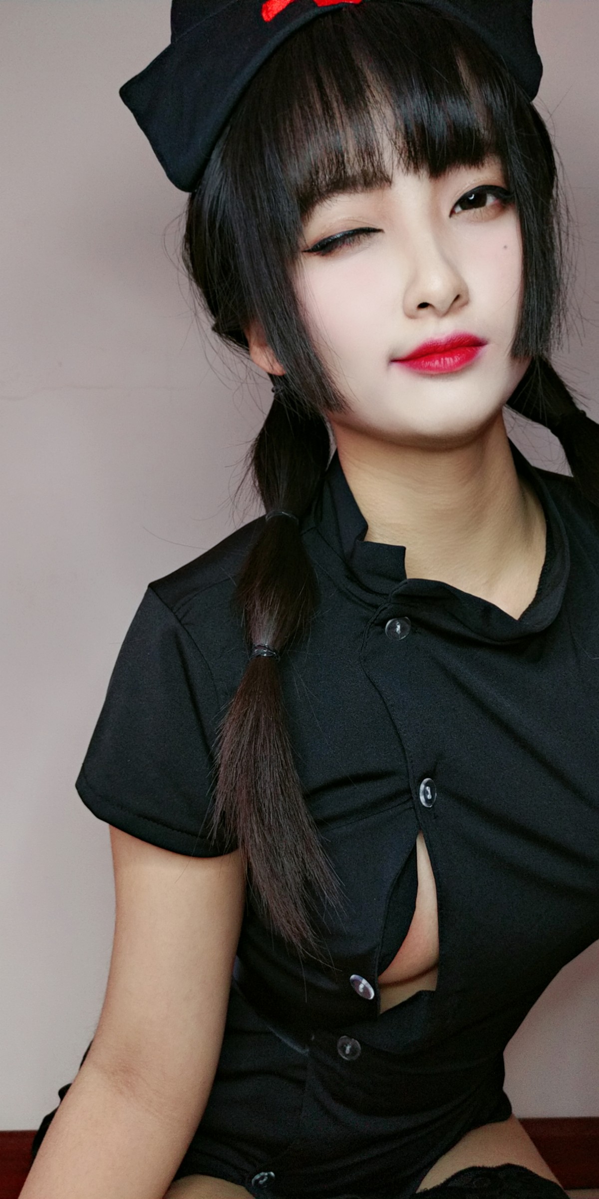 xgyw.top_动漫博主洛璃LoLiSAMA情人节小护士主题黑色服饰半脱露丁字裤秀翘臀诱惑写真90P