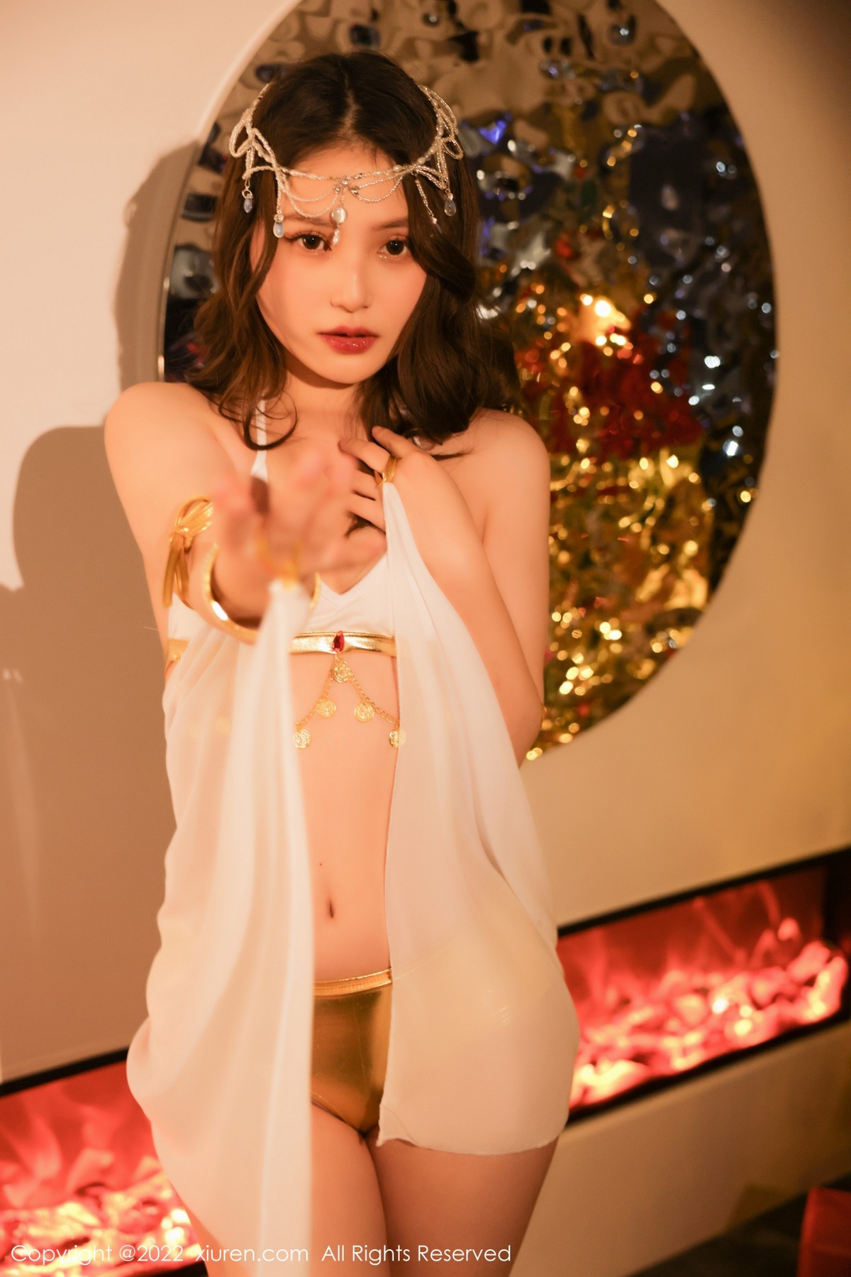 xgyw.top_XiuRen第4787期_模特你的兔妹妹异域风情主题性感白色长裙露白色内衣迷人写真42P