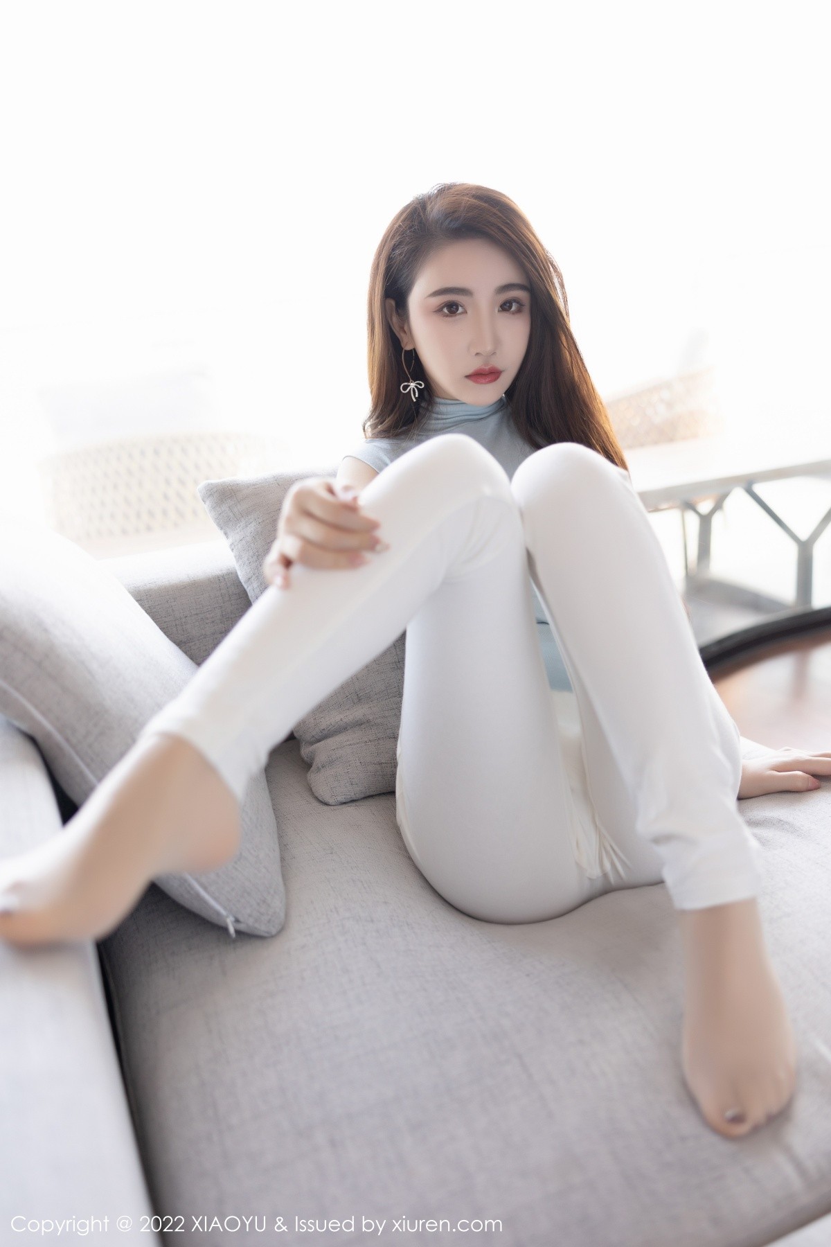 xgyw.top_[XiaoYu画语界]Vol.747_女神绯月樱-Cherry惠州旅拍蓝色上衣半脱露性感内衣诱惑写真65P