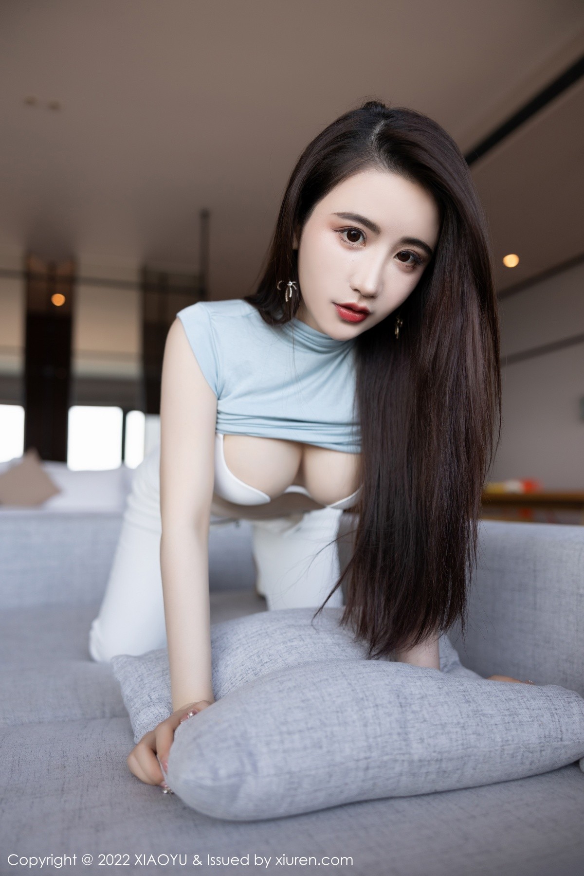 xgyw.top_[XiaoYu画语界]Vol.747_女神绯月樱-Cherry惠州旅拍蓝色上衣半脱露性感内衣诱惑写真65P