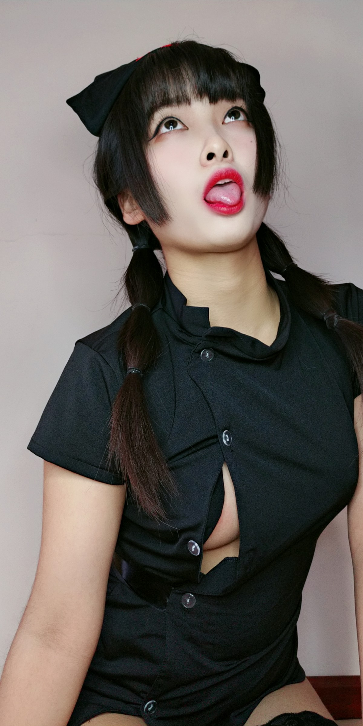 xgyw.top_动漫博主洛璃LoLiSAMA情人节小护士主题黑色服饰半脱露丁字裤秀翘臀诱惑写真90P