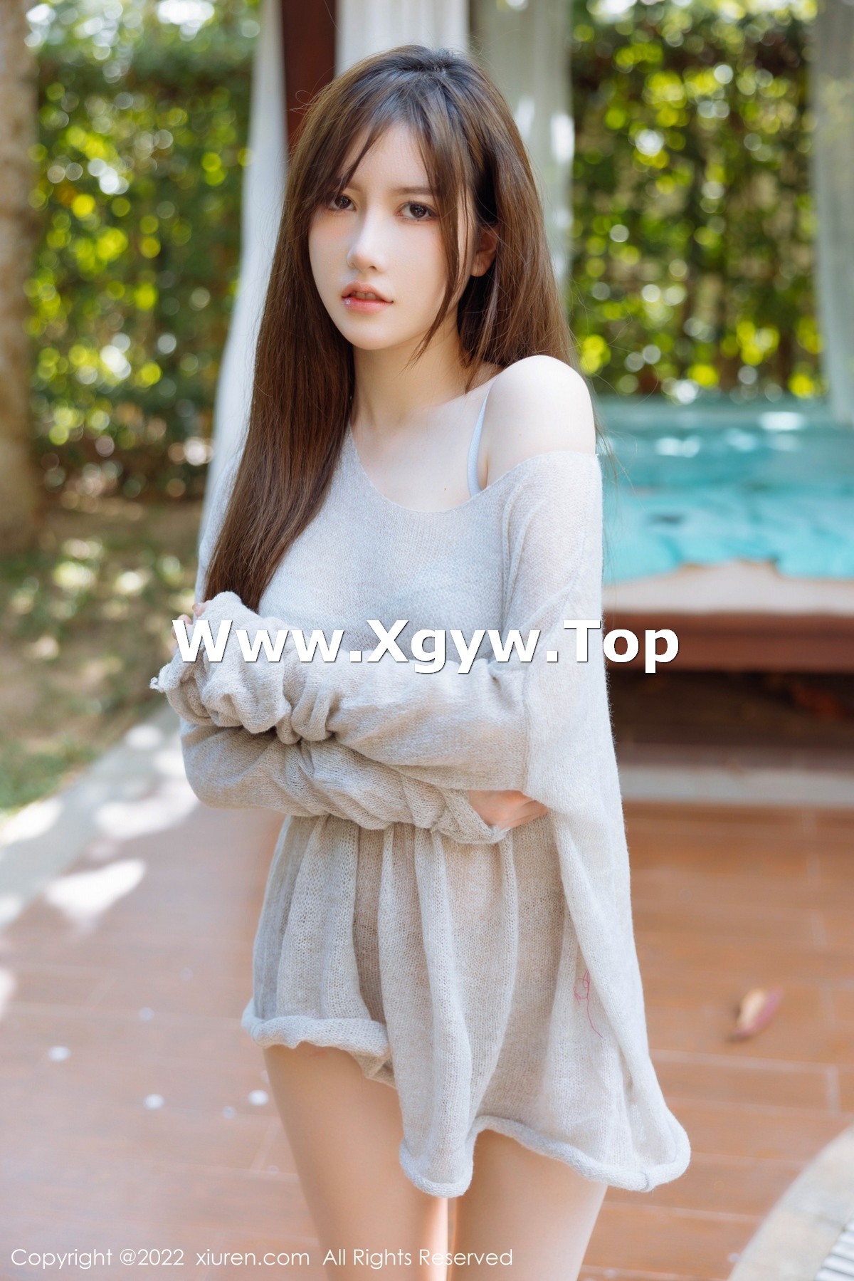 xgyw.top_XiuRen第4797期_模特美桃酱珠三角旅拍淡蓝色毛衣半脱露蕾丝内衣迷人诱惑写真56P