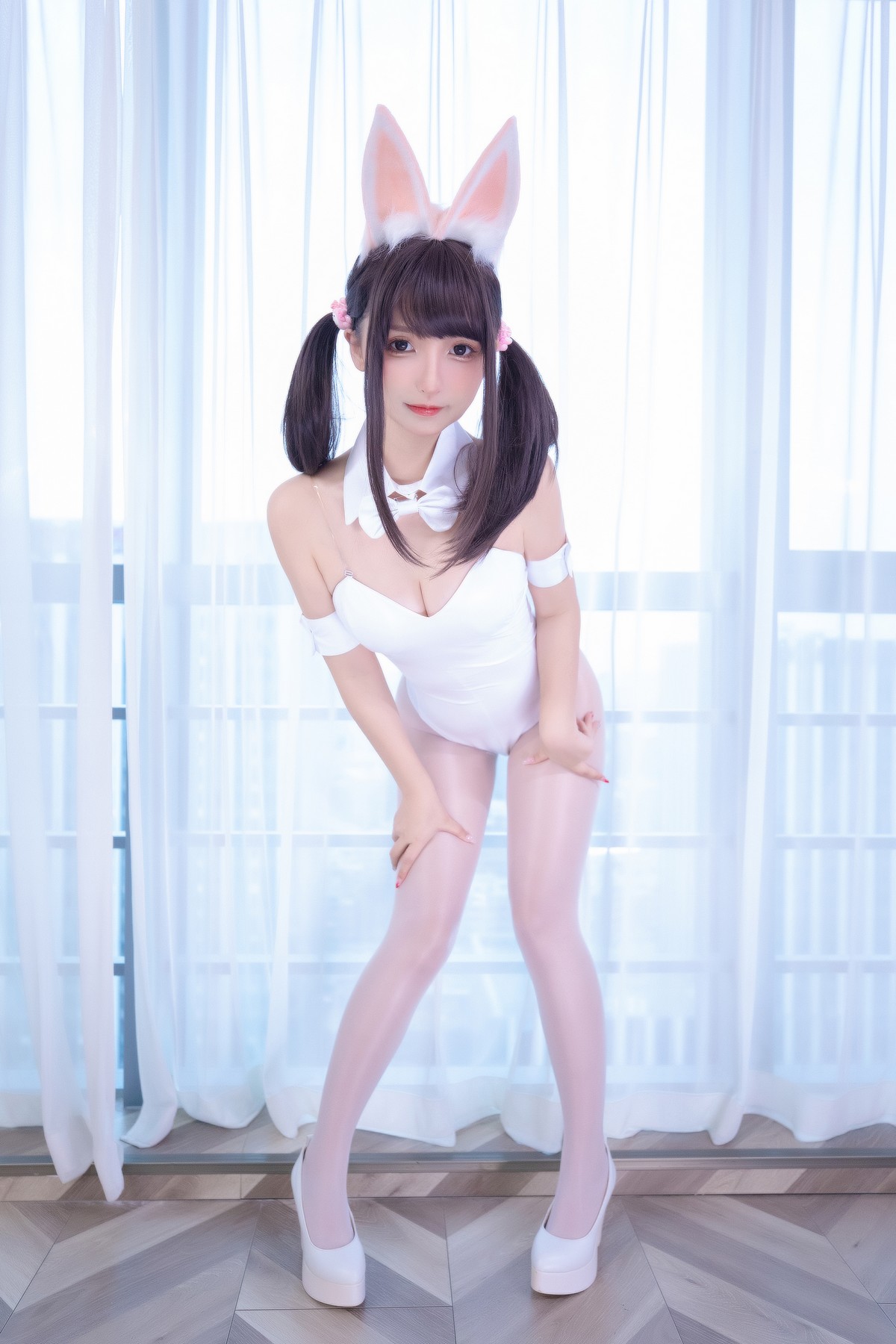 xgyw.top_萝莉美女神楽坂真冬兔女郎与钢管主题低胸连体衣配黑丝裤袜秀完美身材诱惑写真150P