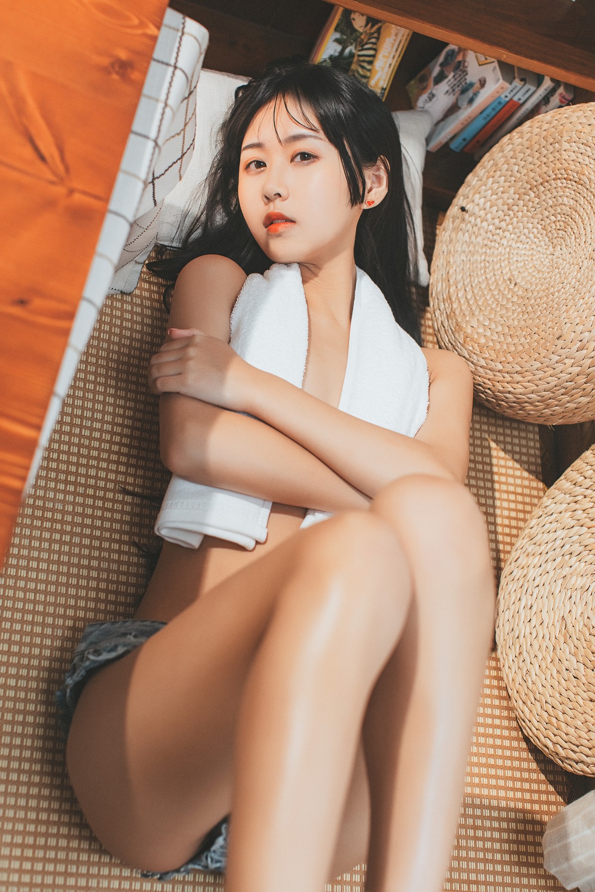 xgyw.top_阳光美少女萌芽儿o0少女午后主题私房性感白衬衣配齐逼牛仔短裤惹火诱惑写真40P