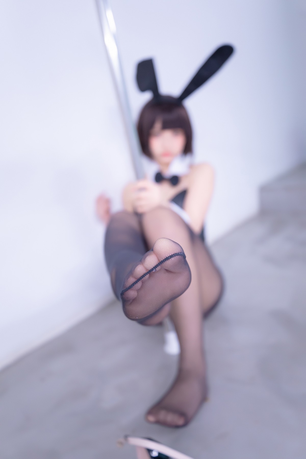 xgyw.top_萝莉美女神楽坂真冬兔女郎与钢管主题低胸连体衣配黑丝裤袜秀完美身材诱惑写真150P