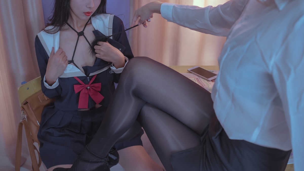 xgyw.top_Coser美女云溪溪双人教室主题教室里性感姐妹花情趣捆绑秀火辣身材诱惑写真60P